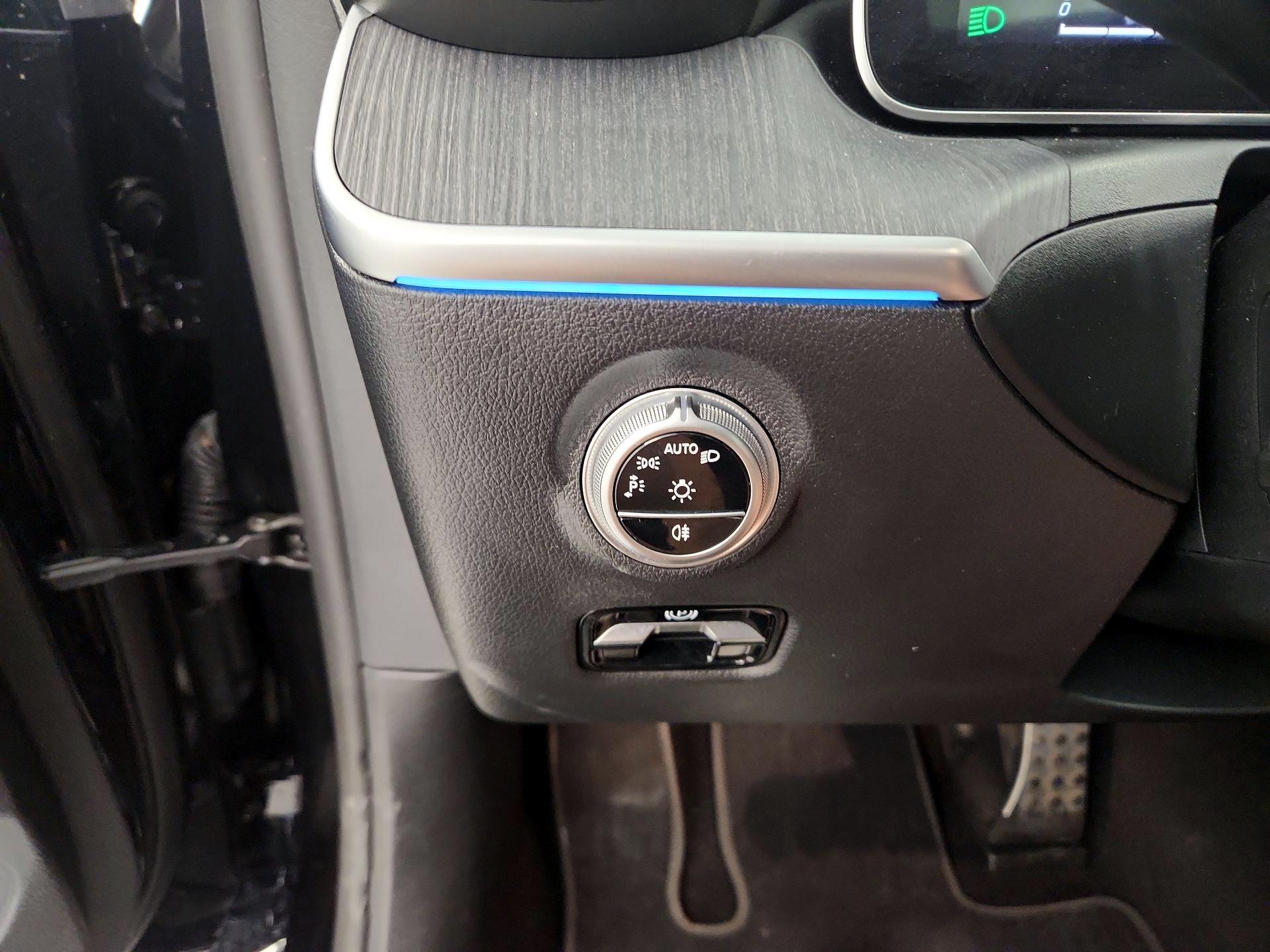 Thumbnail: 2023 Mercedes-Benz C-Class - 13