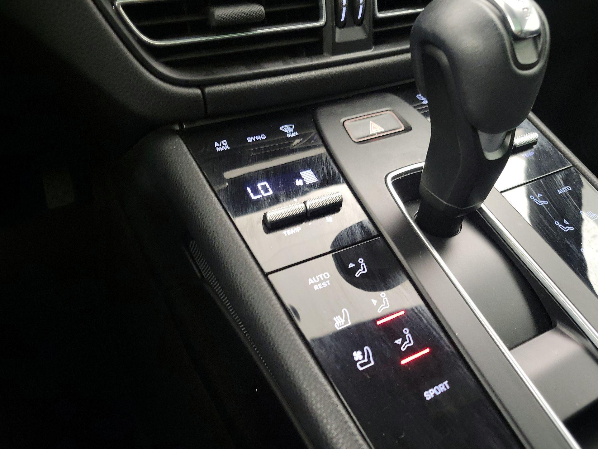 Thumbnail: 2022 Porsche Macan - 16