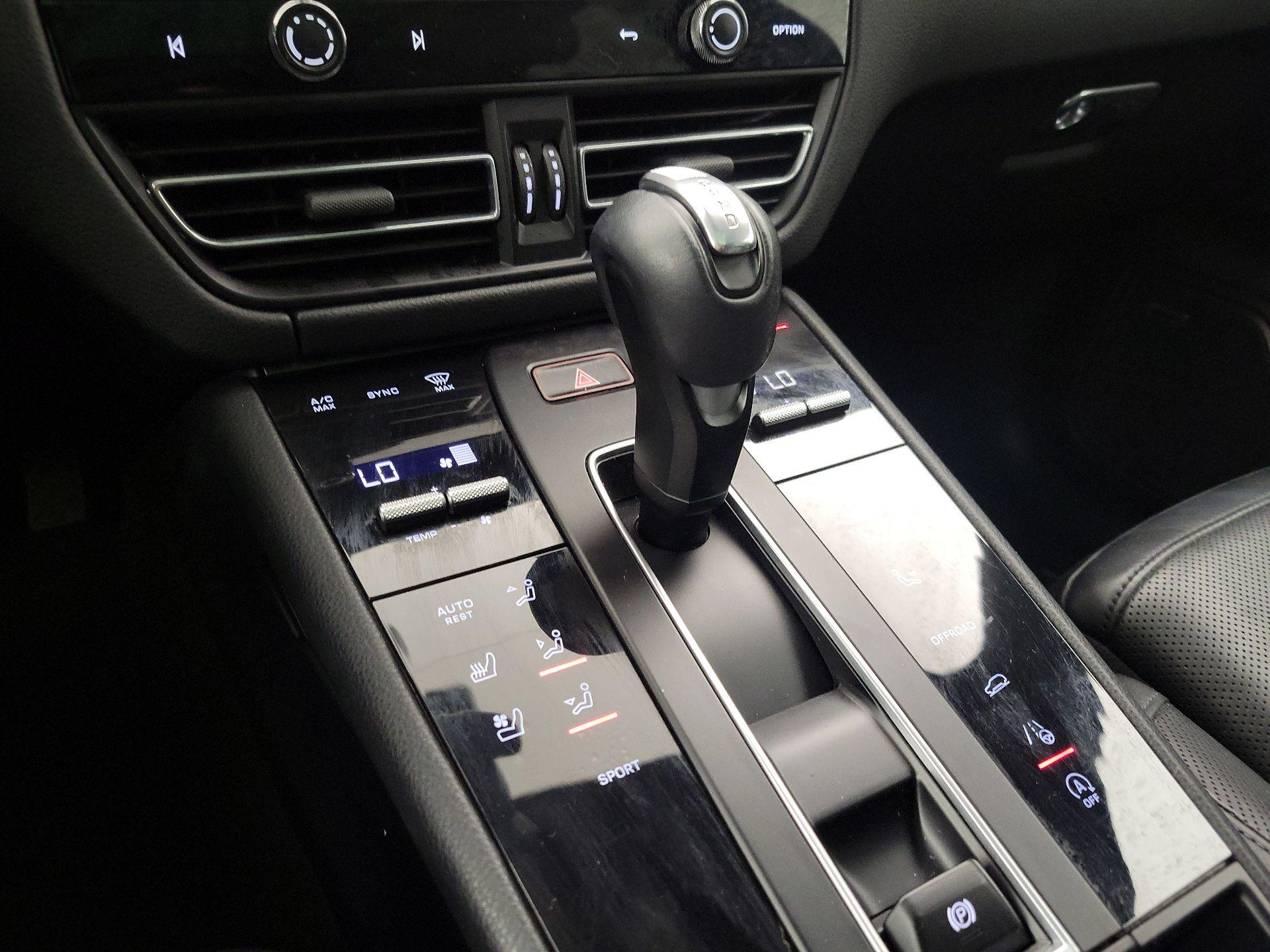 Thumbnail: 2022 Porsche Macan - 17