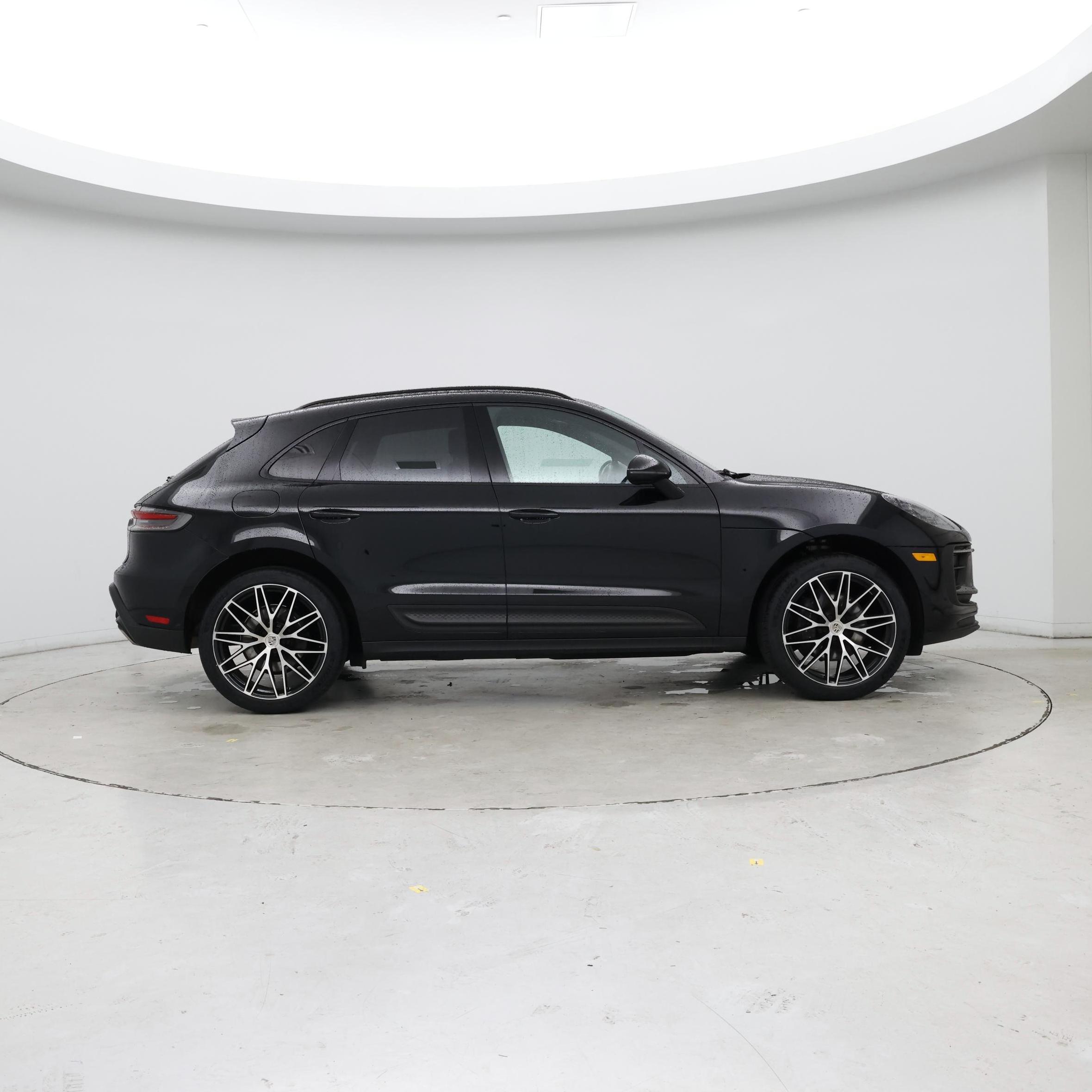 Thumbnail: 2022 Porsche Macan - 7