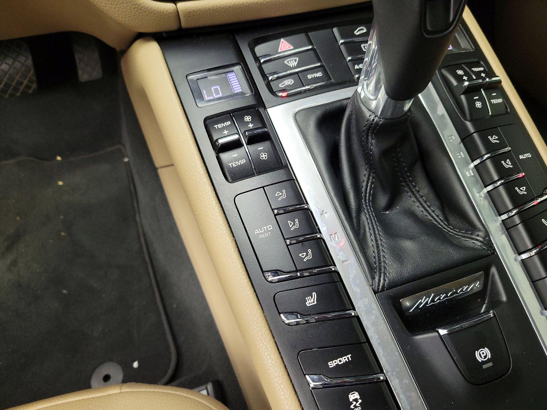 Thumbnail: 2021 Porsche Macan - 17