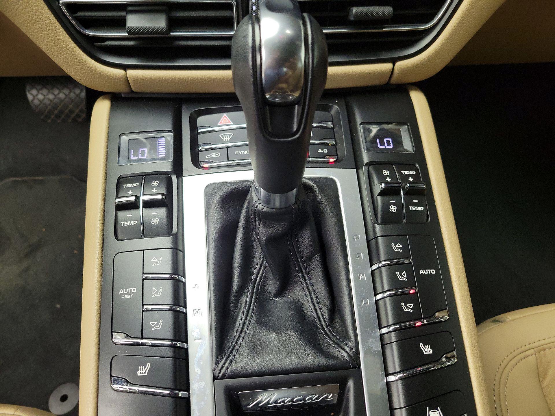 Thumbnail: 2021 Porsche Macan - 18