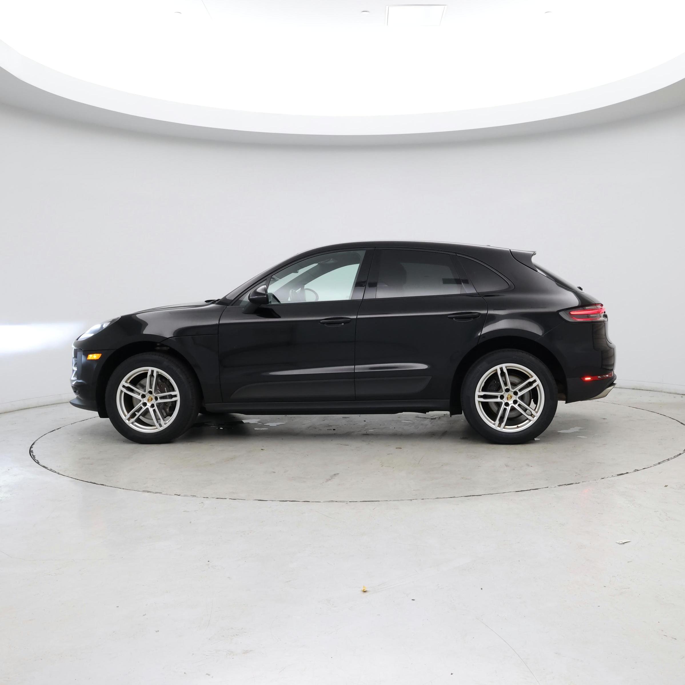 Thumbnail: 2021 Porsche Macan - 3