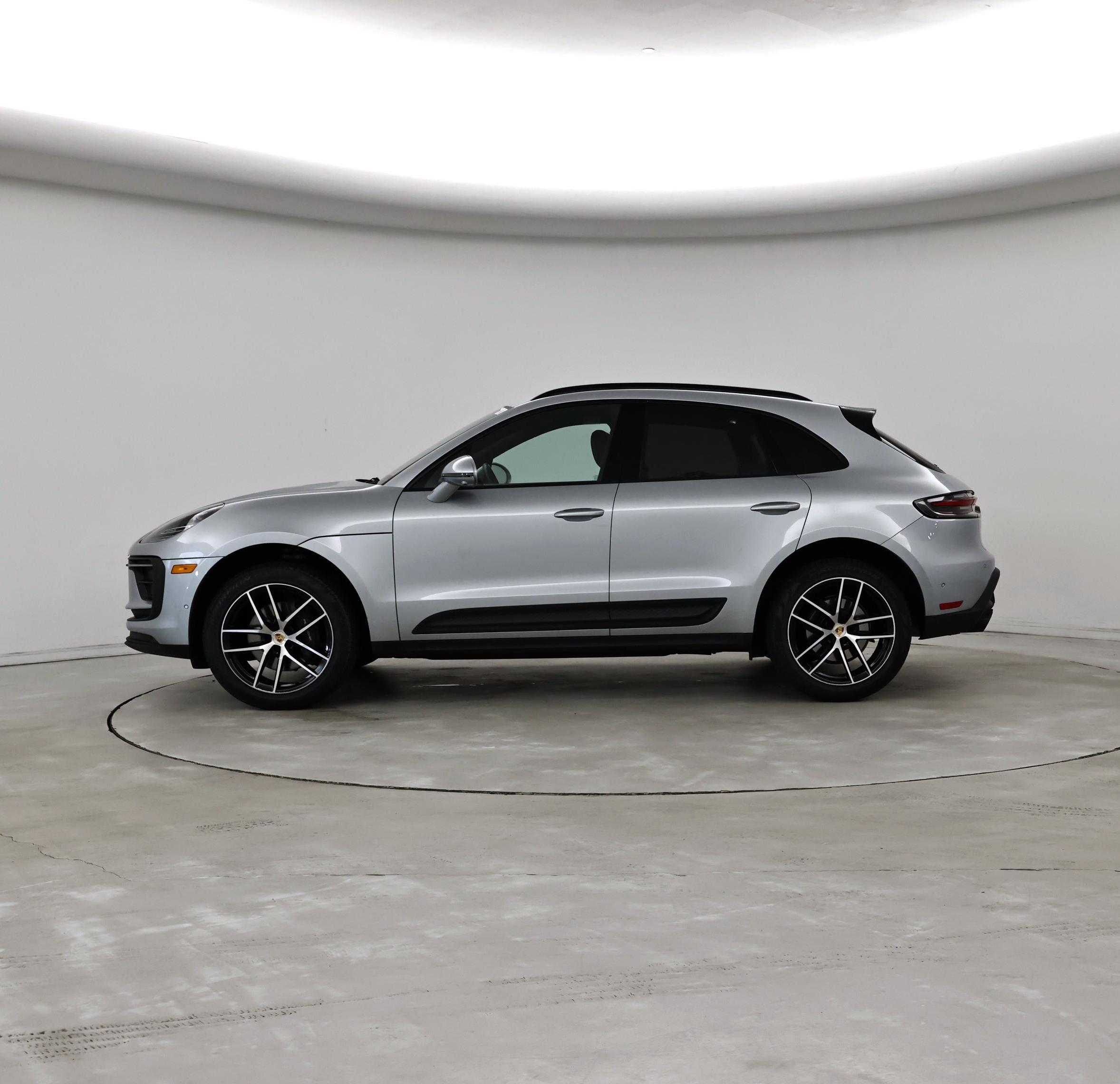 Thumbnail: 2023 Porsche Macan - 3