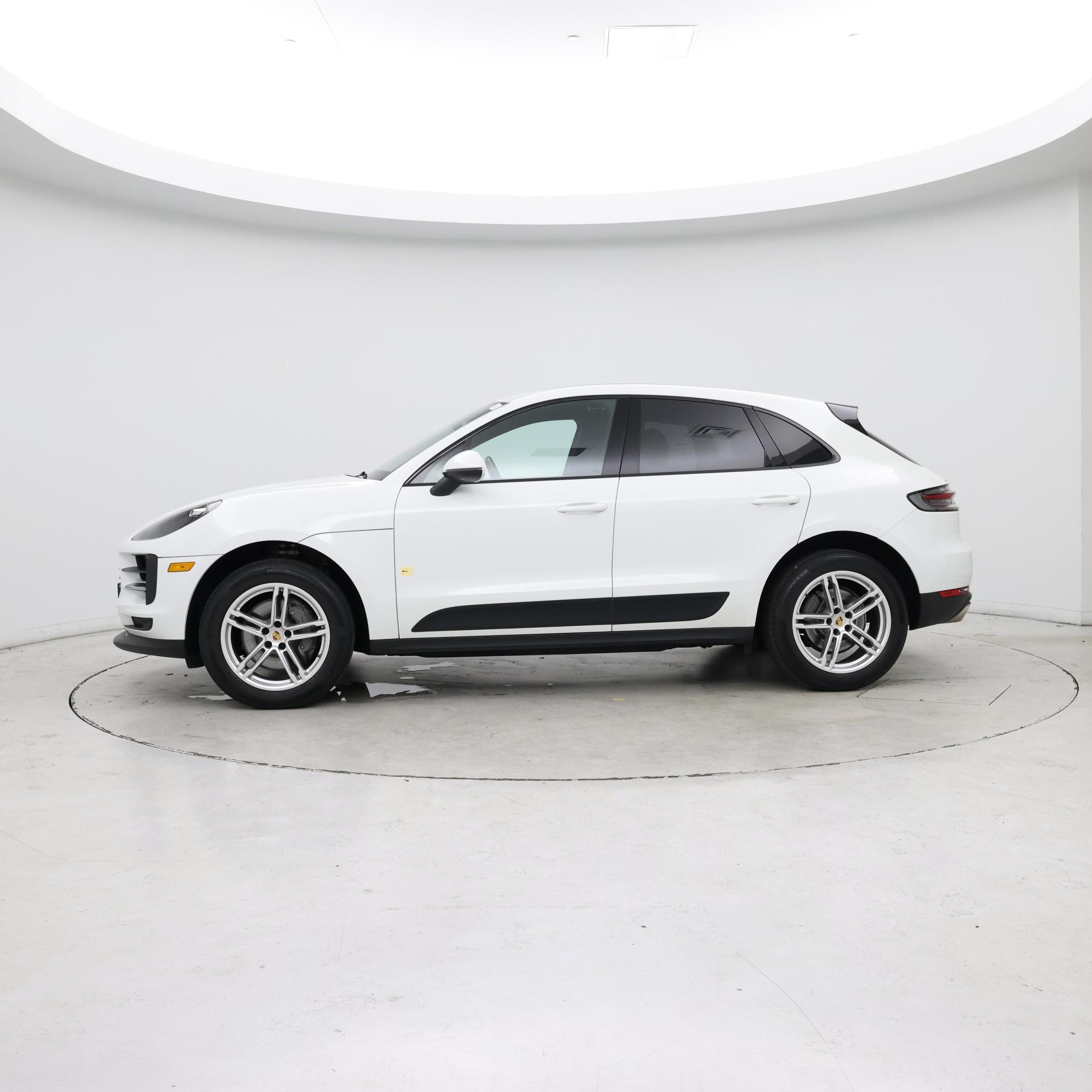 Thumbnail: 2020 Porsche Macan - 3