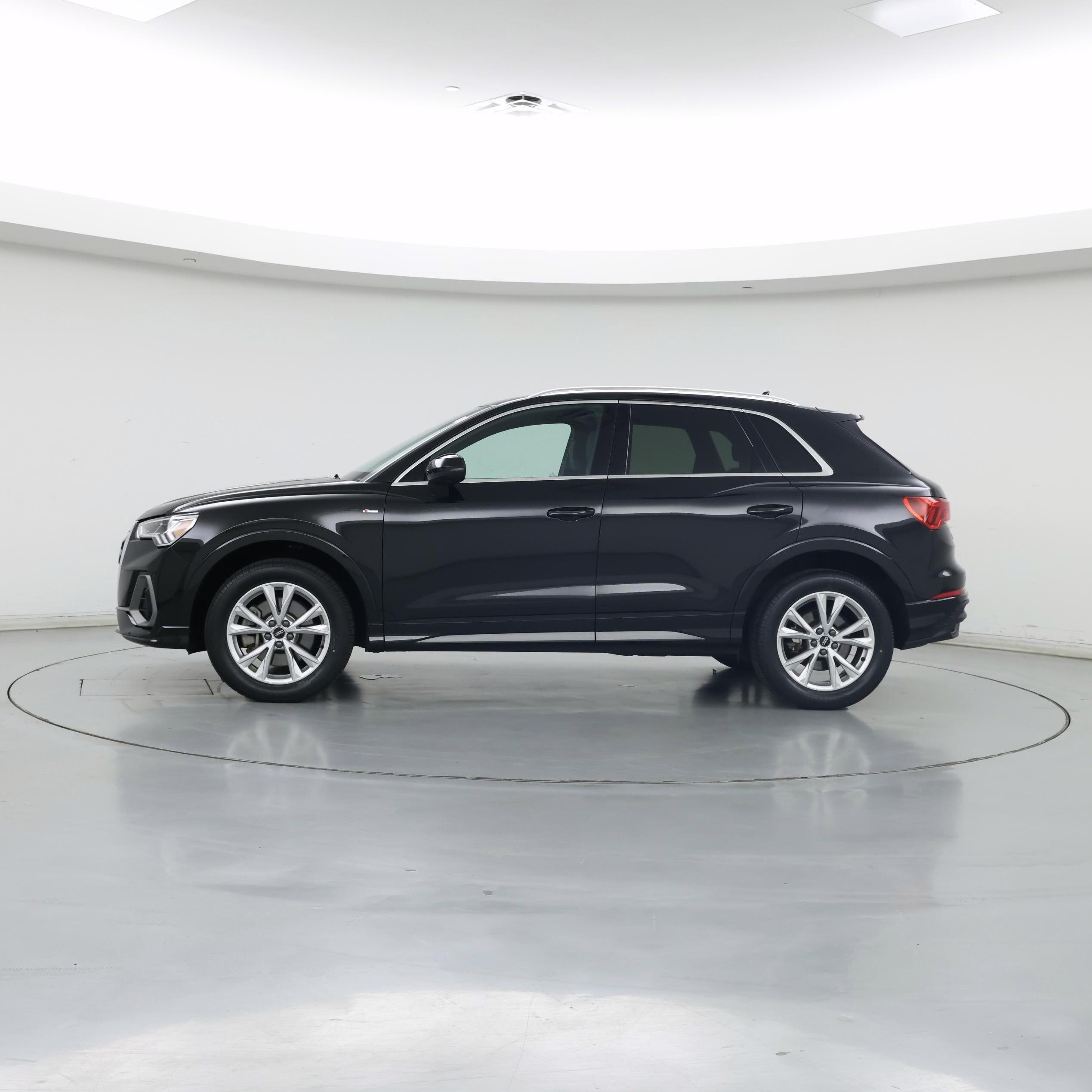 Thumbnail: 2023 Audi Q3 - 3