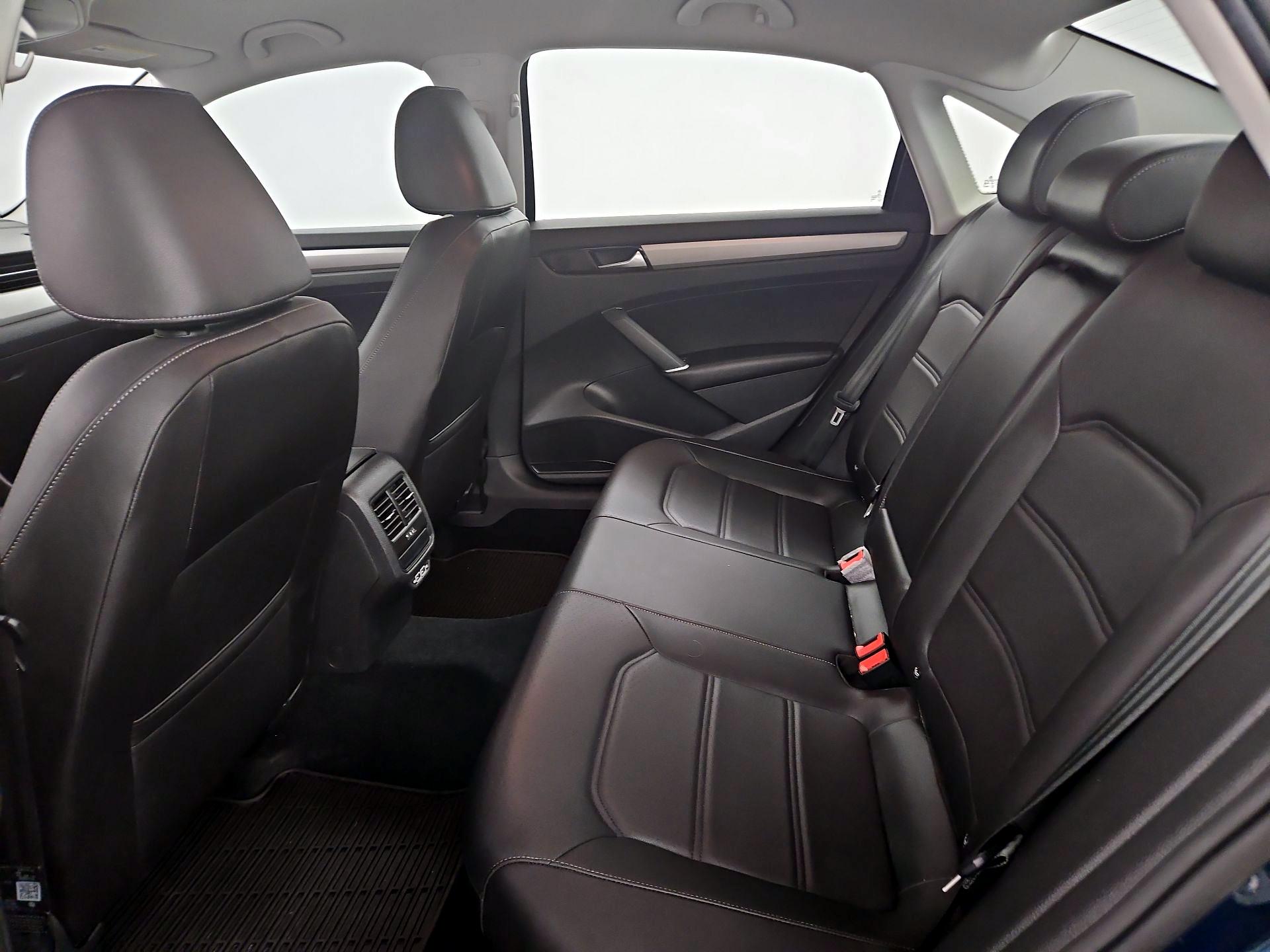 Thumbnail: 2020 Volkswagen Passat - 19