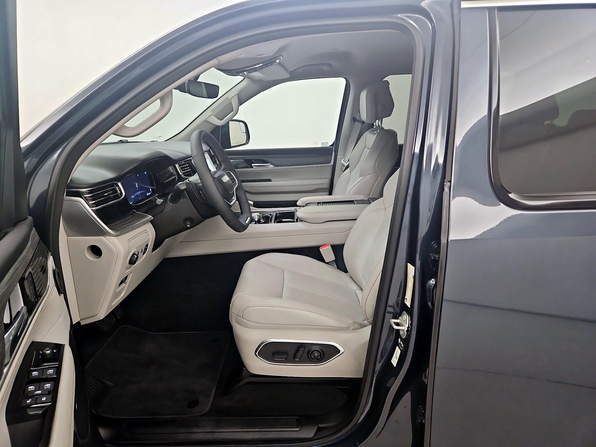 Thumbnail: 2023 Jeep Wagoneer - 11