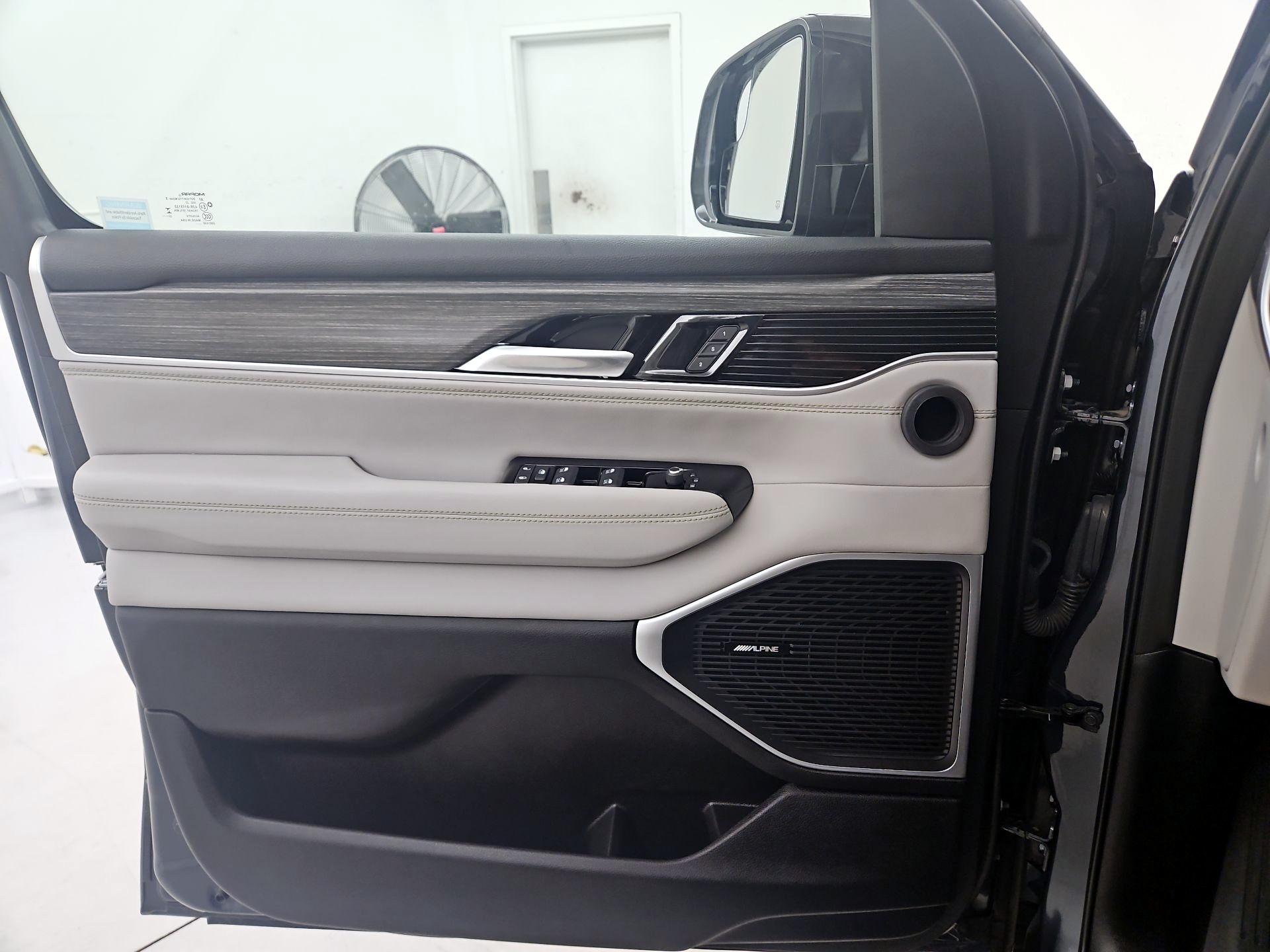 Thumbnail: 2023 Jeep Wagoneer - 12