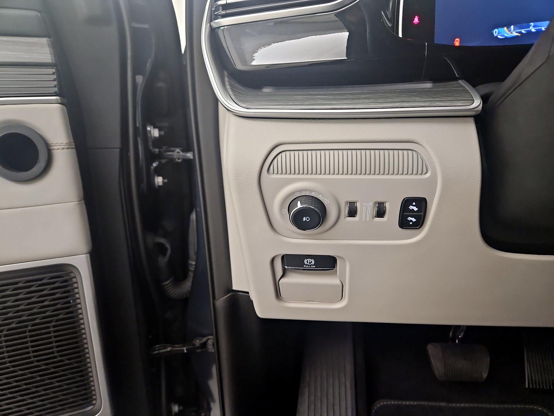 Thumbnail: 2023 Jeep Wagoneer - 13