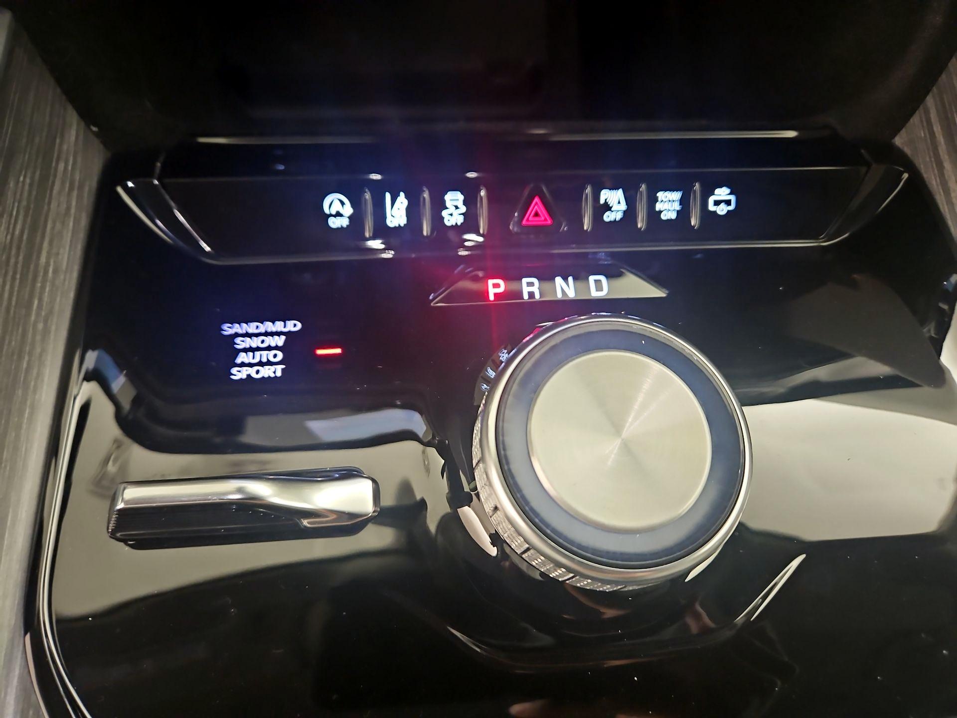 Thumbnail: 2023 Jeep Wagoneer - 18