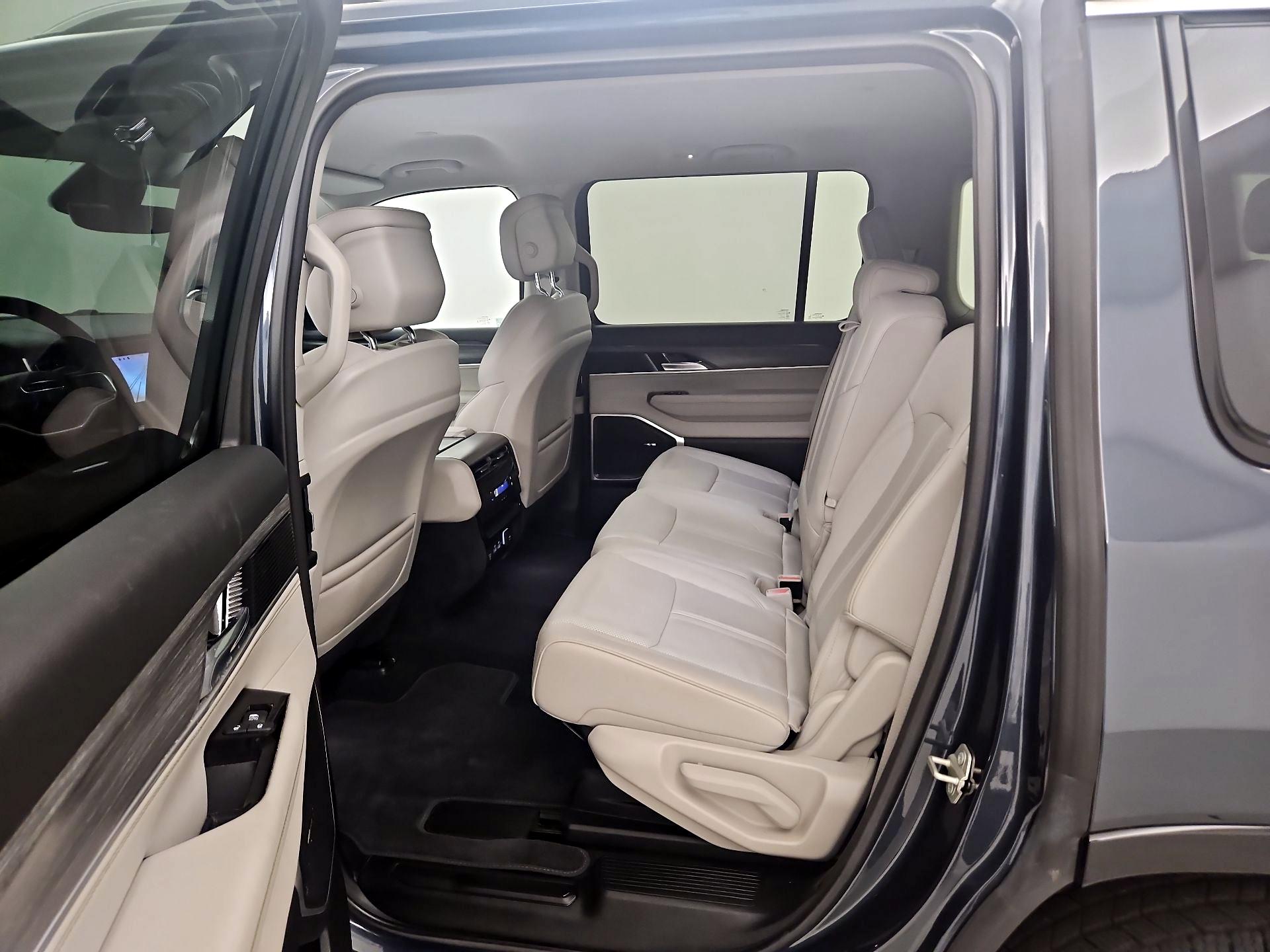 Thumbnail: 2023 Jeep Wagoneer - 20