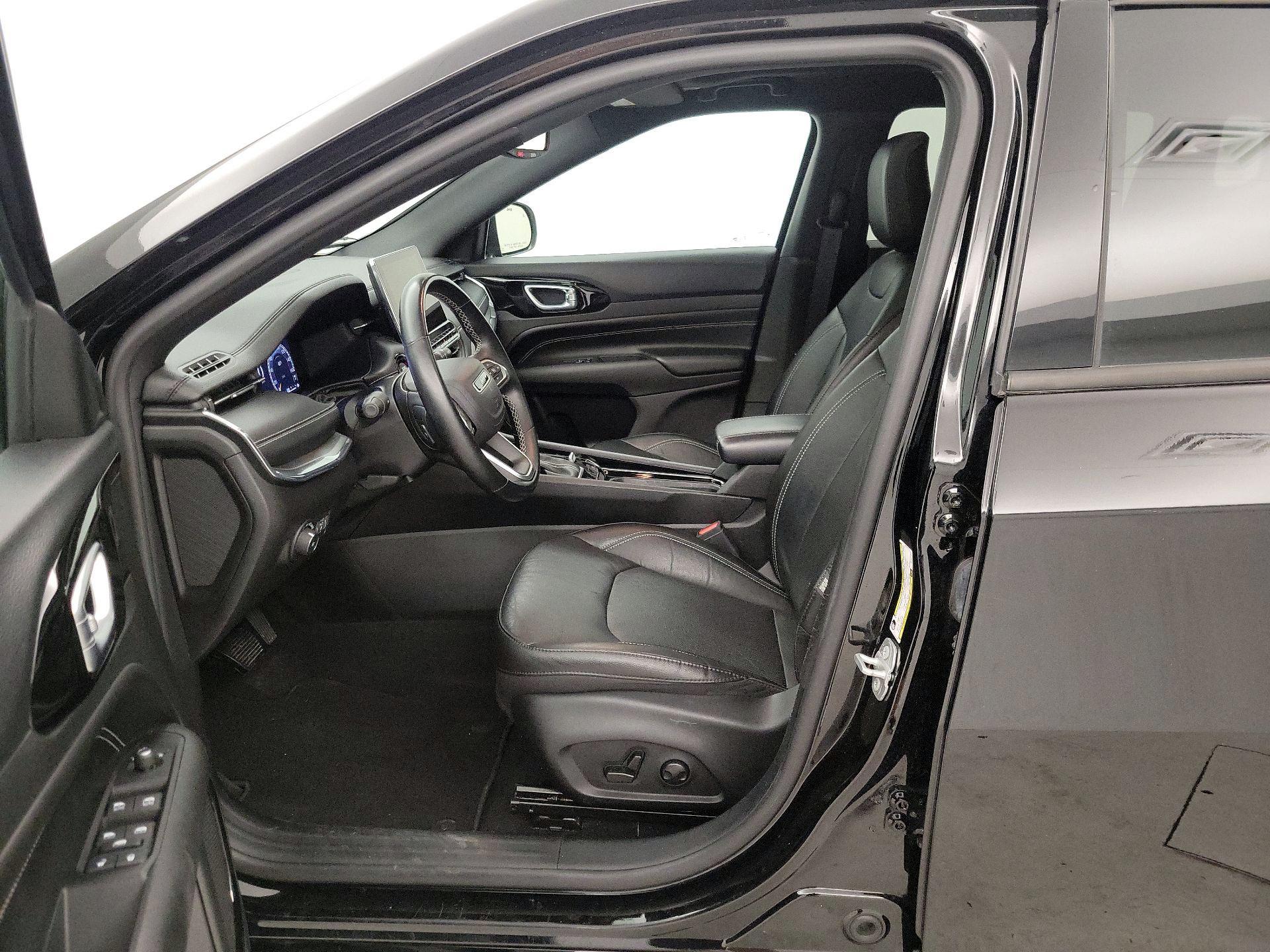 Thumbnail: 2022 Jeep Compass - 11