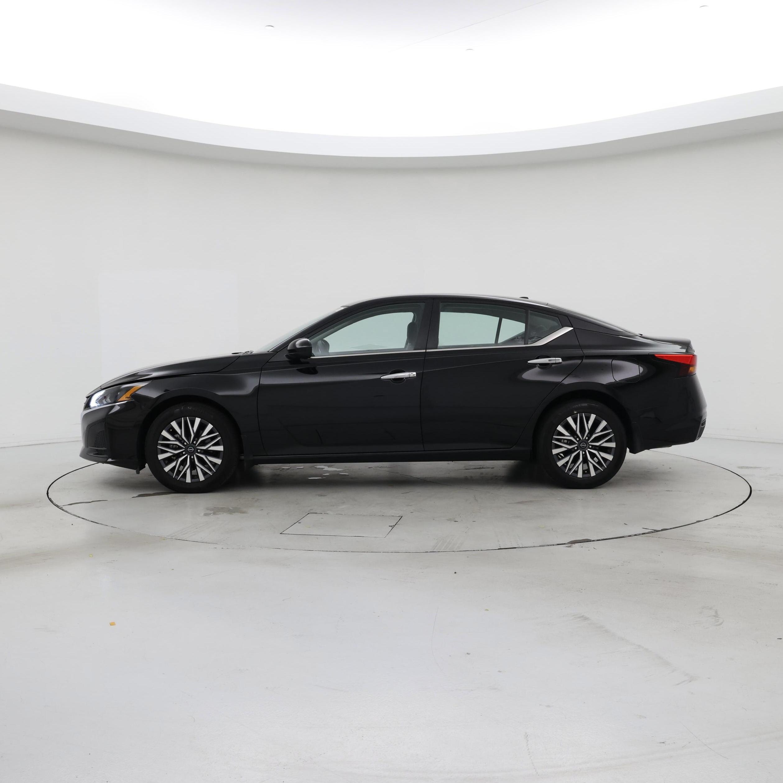 Thumbnail: 2023 Nissan Altima - 3