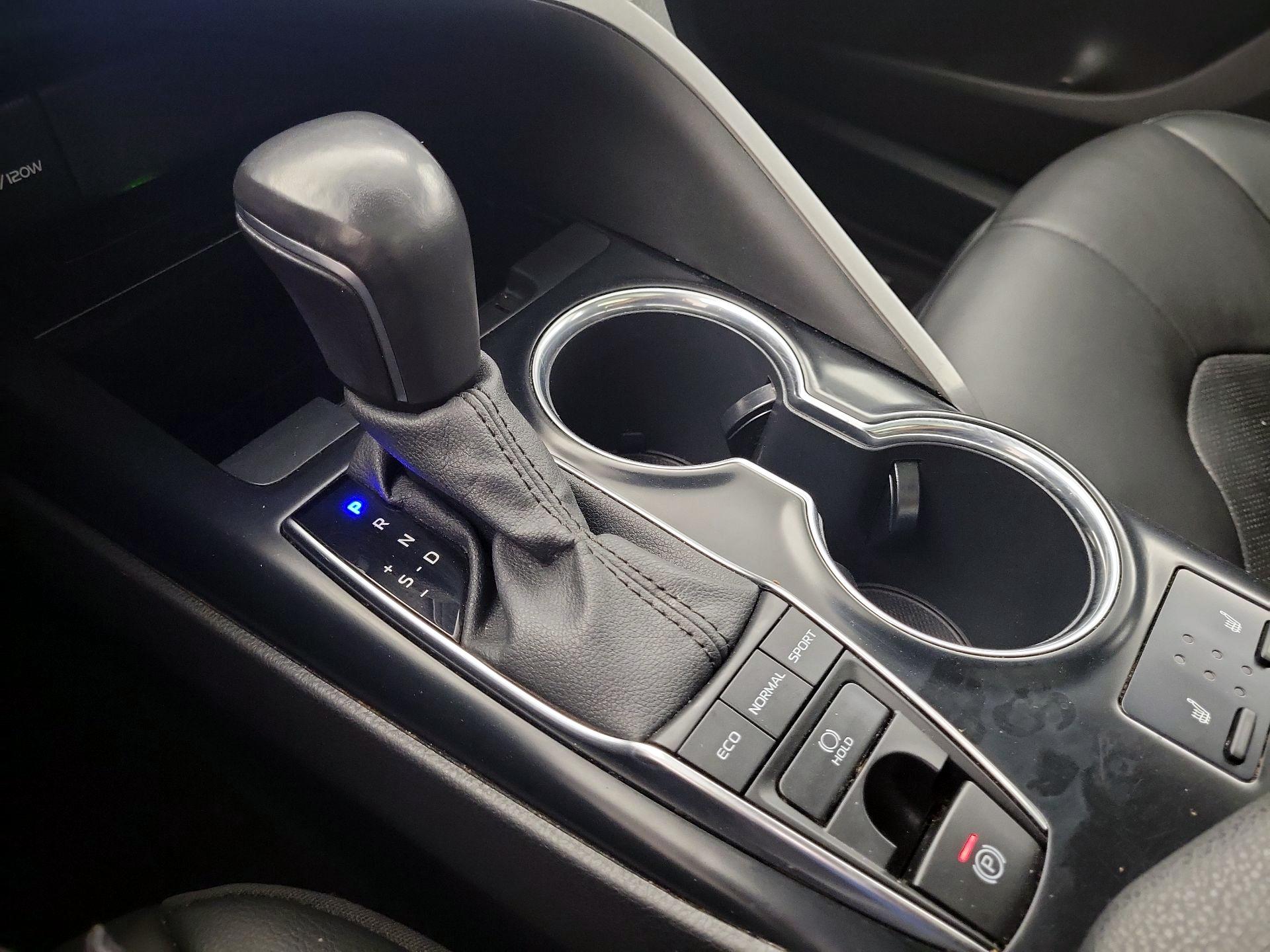 Thumbnail: 2020 Toyota Camry - 17