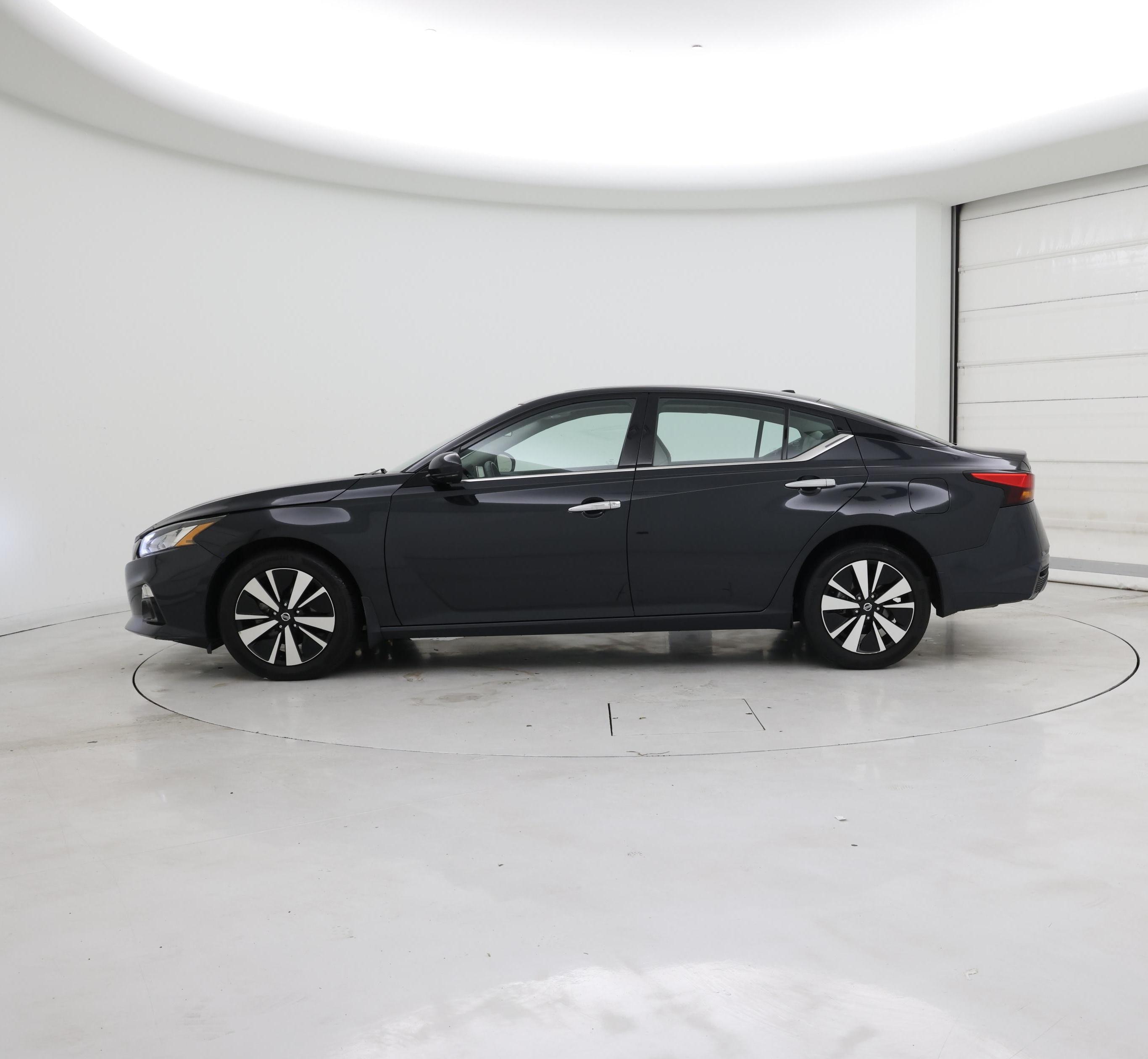 Thumbnail: 2022 Nissan Altima - 3