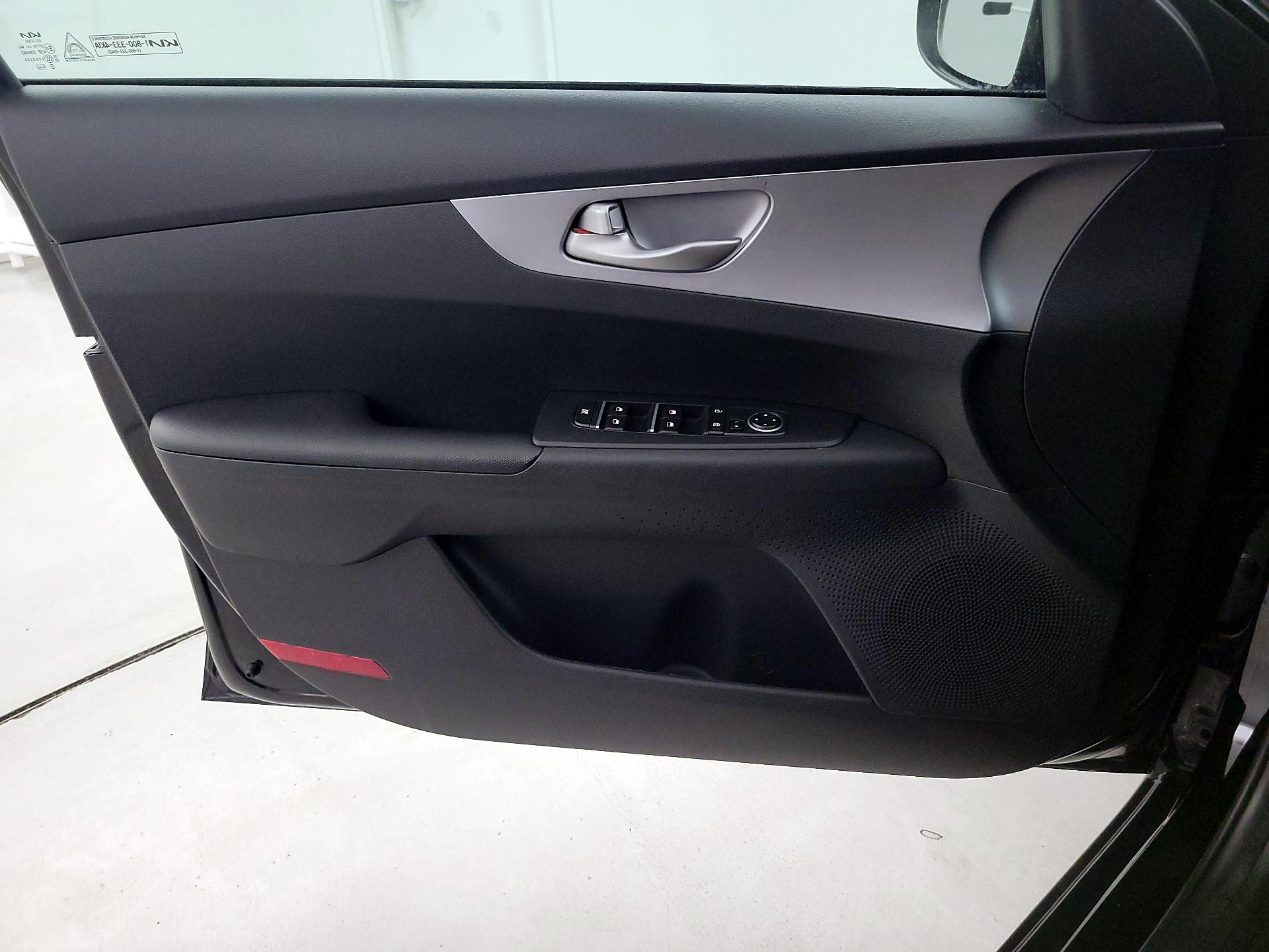 Thumbnail: 2022 Kia Forte - 12