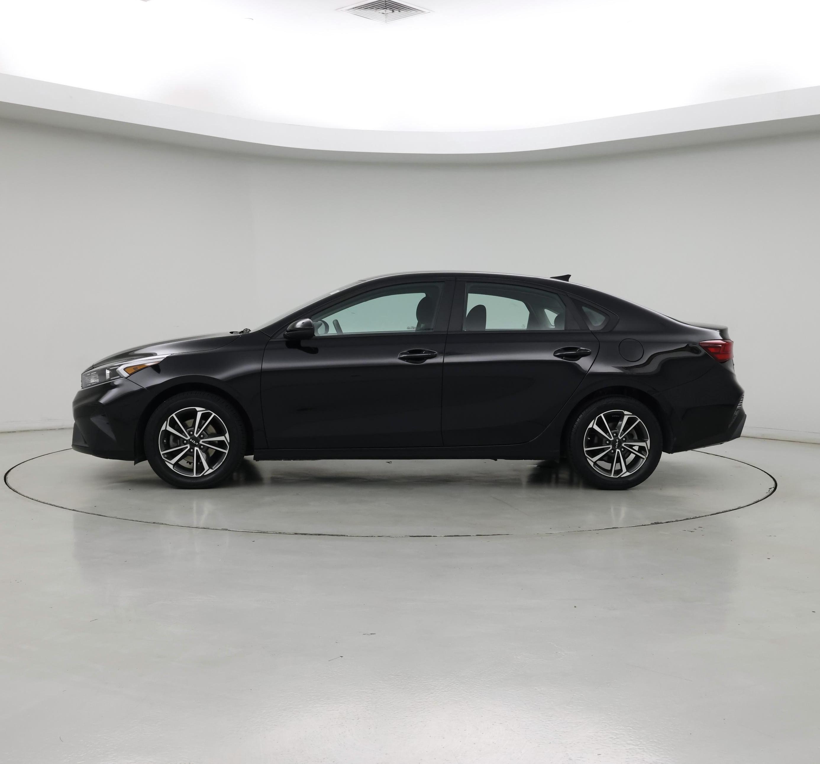 Thumbnail: 2022 Kia Forte - 3