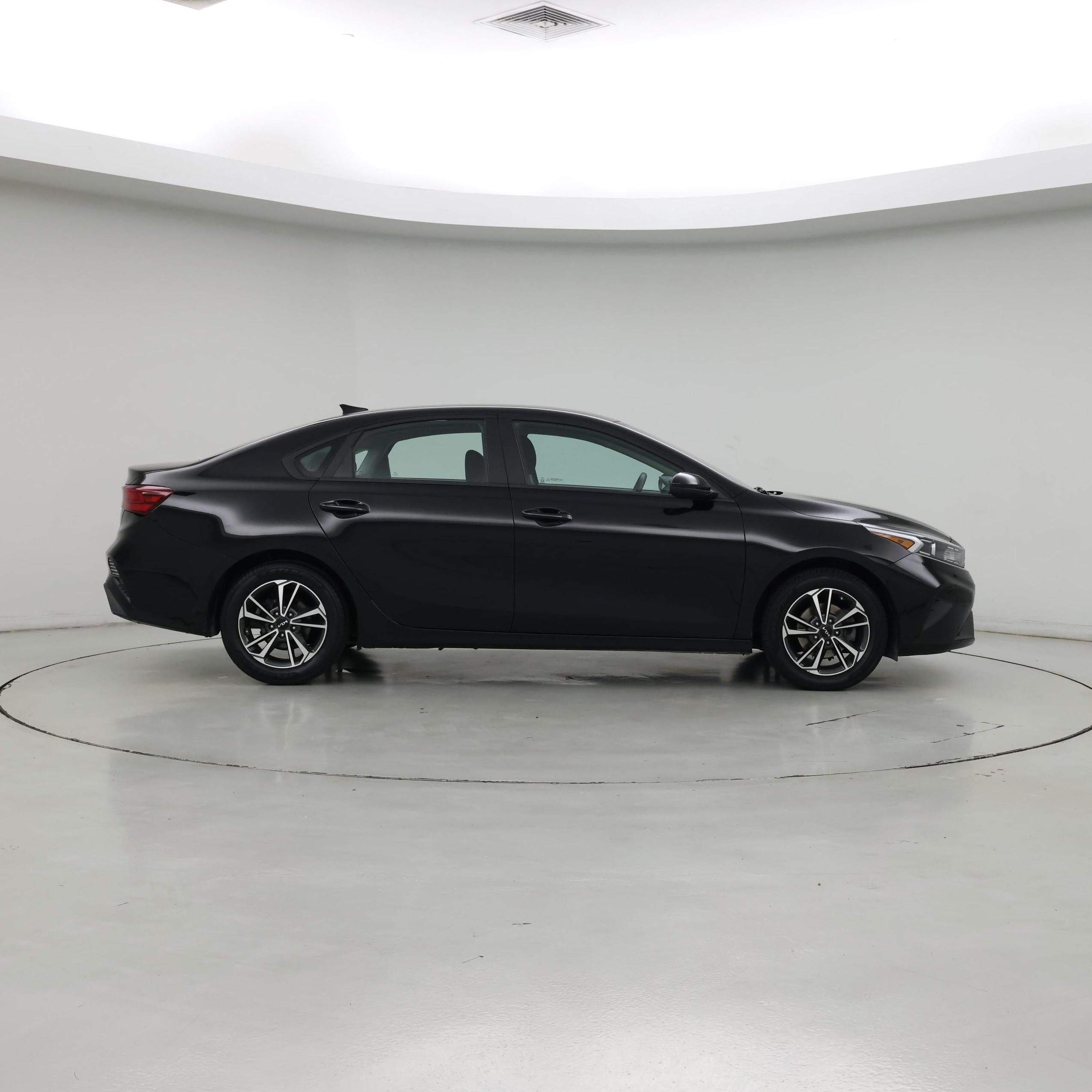 Thumbnail: 2022 Kia Forte - 7