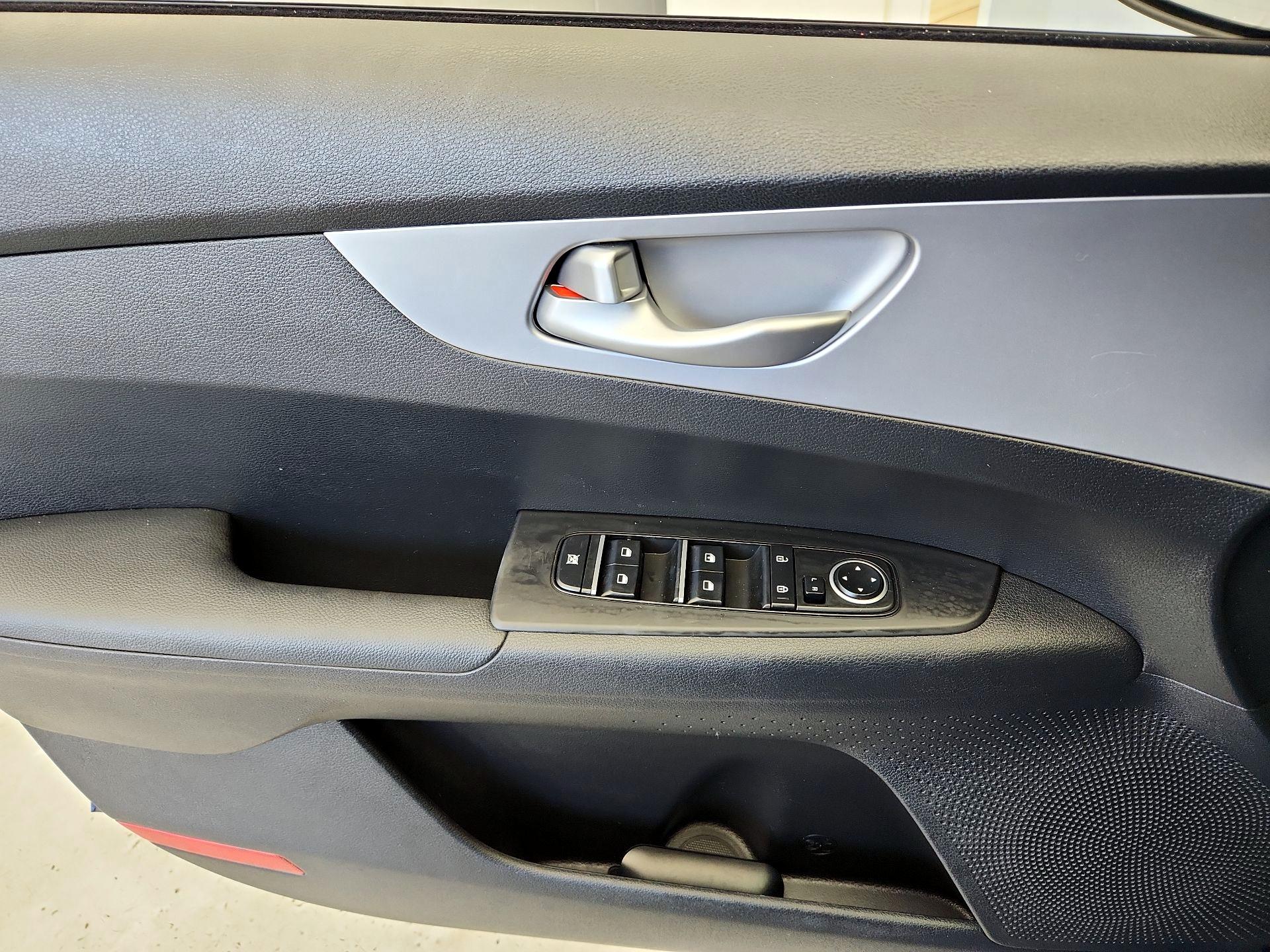 Thumbnail: 2022 Kia Forte - 12