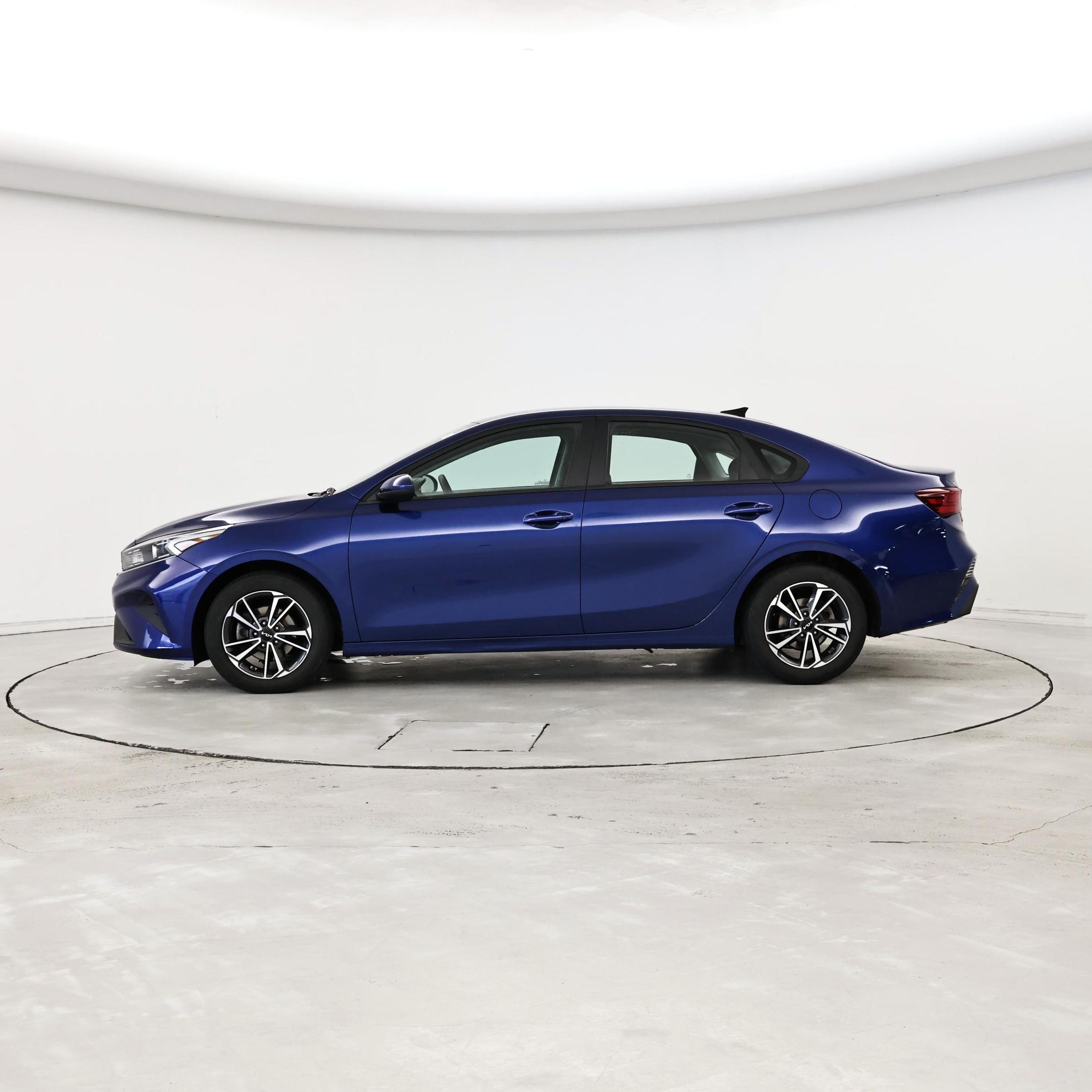 Thumbnail: 2022 Kia Forte - 3