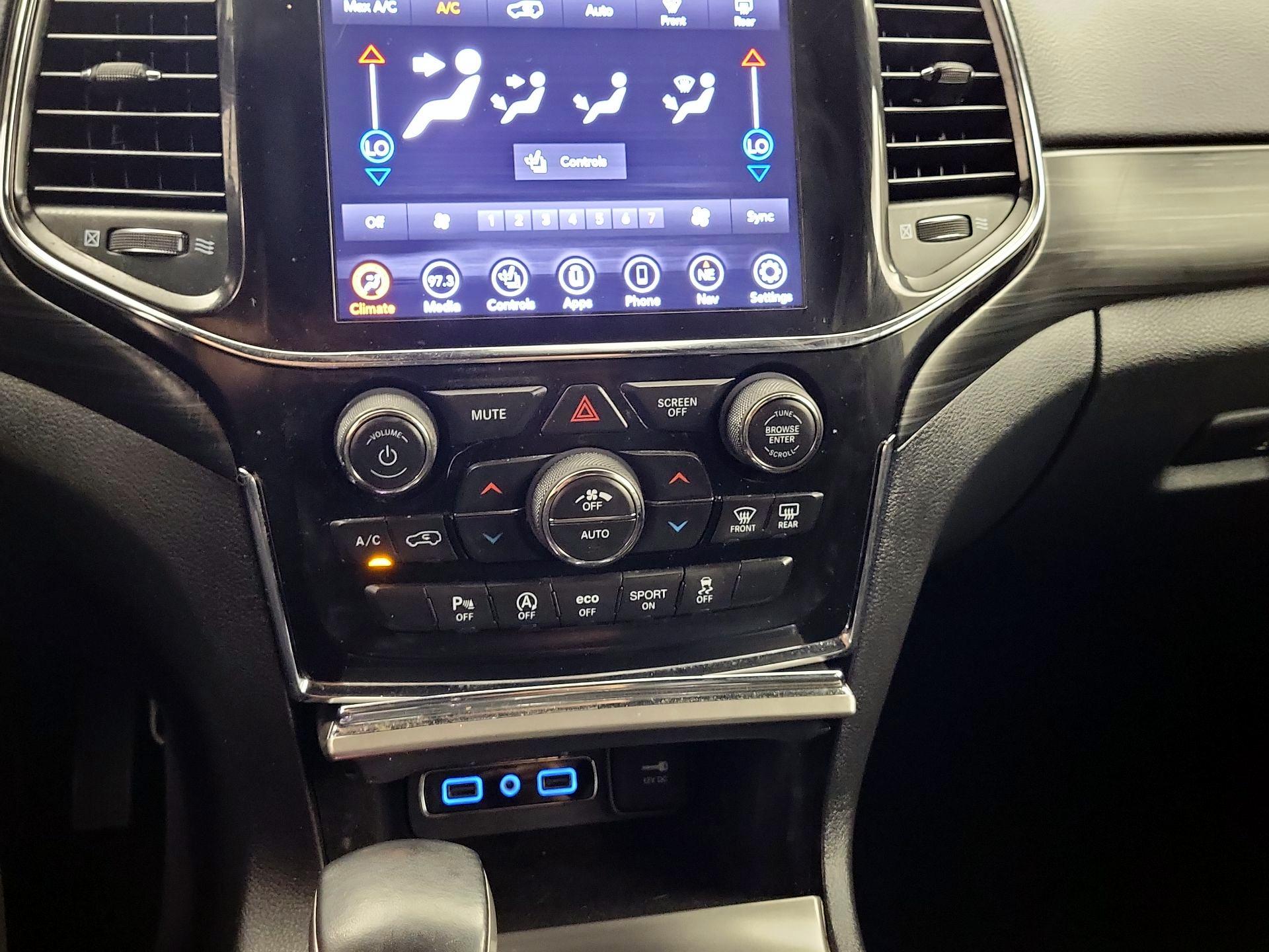 Thumbnail: 2020 Jeep Grand Cherokee - 17