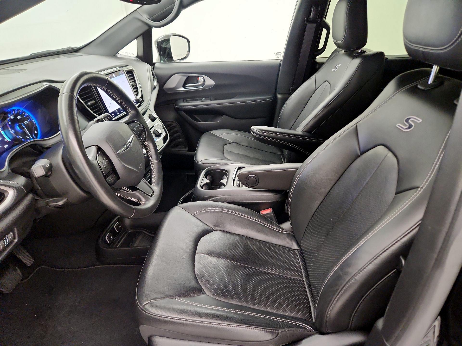 Thumbnail: 2021 Chrysler Pacifica - 11