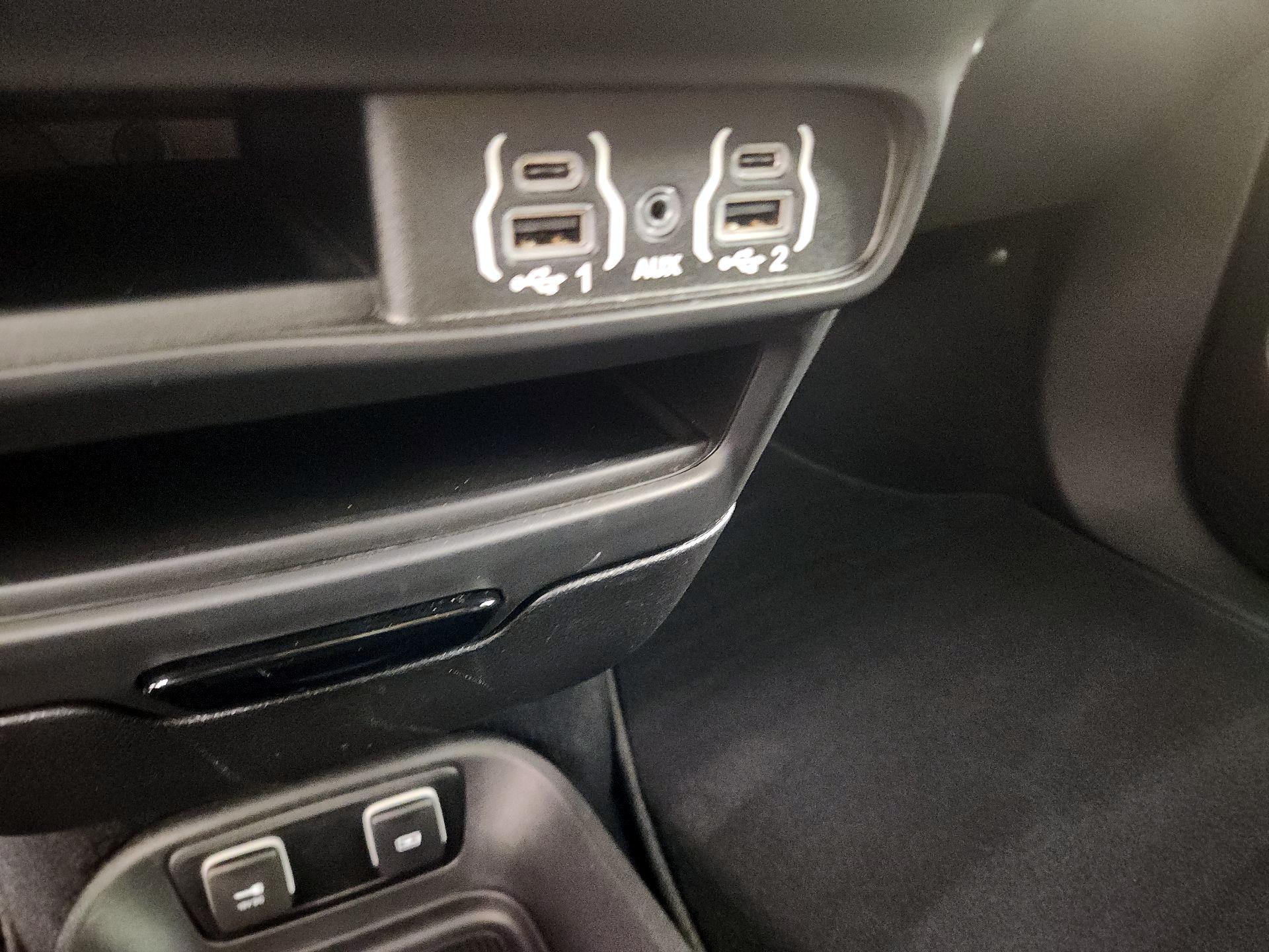 Thumbnail: 2021 Chrysler Pacifica - 19