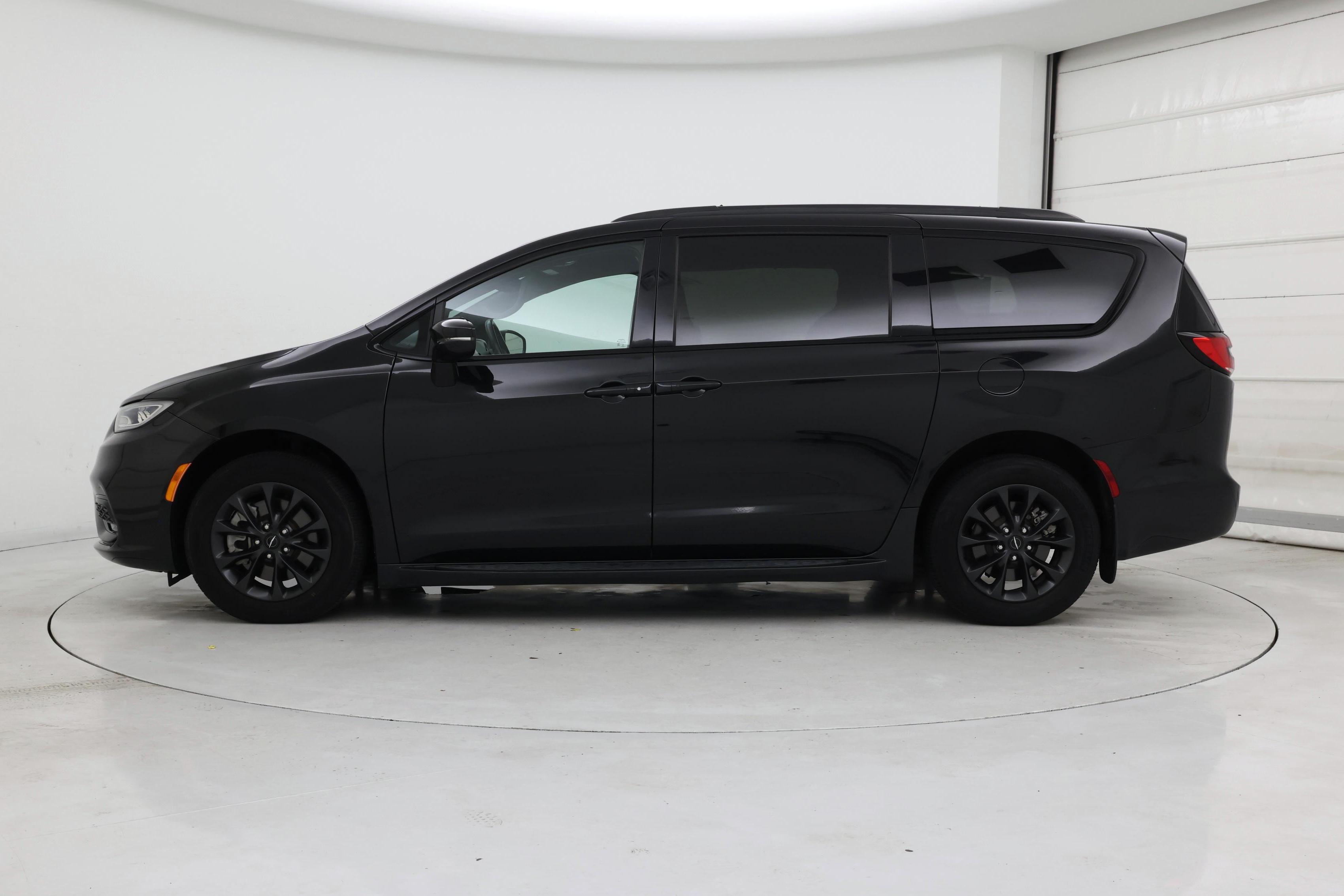 Thumbnail: 2021 Chrysler Pacifica - 3