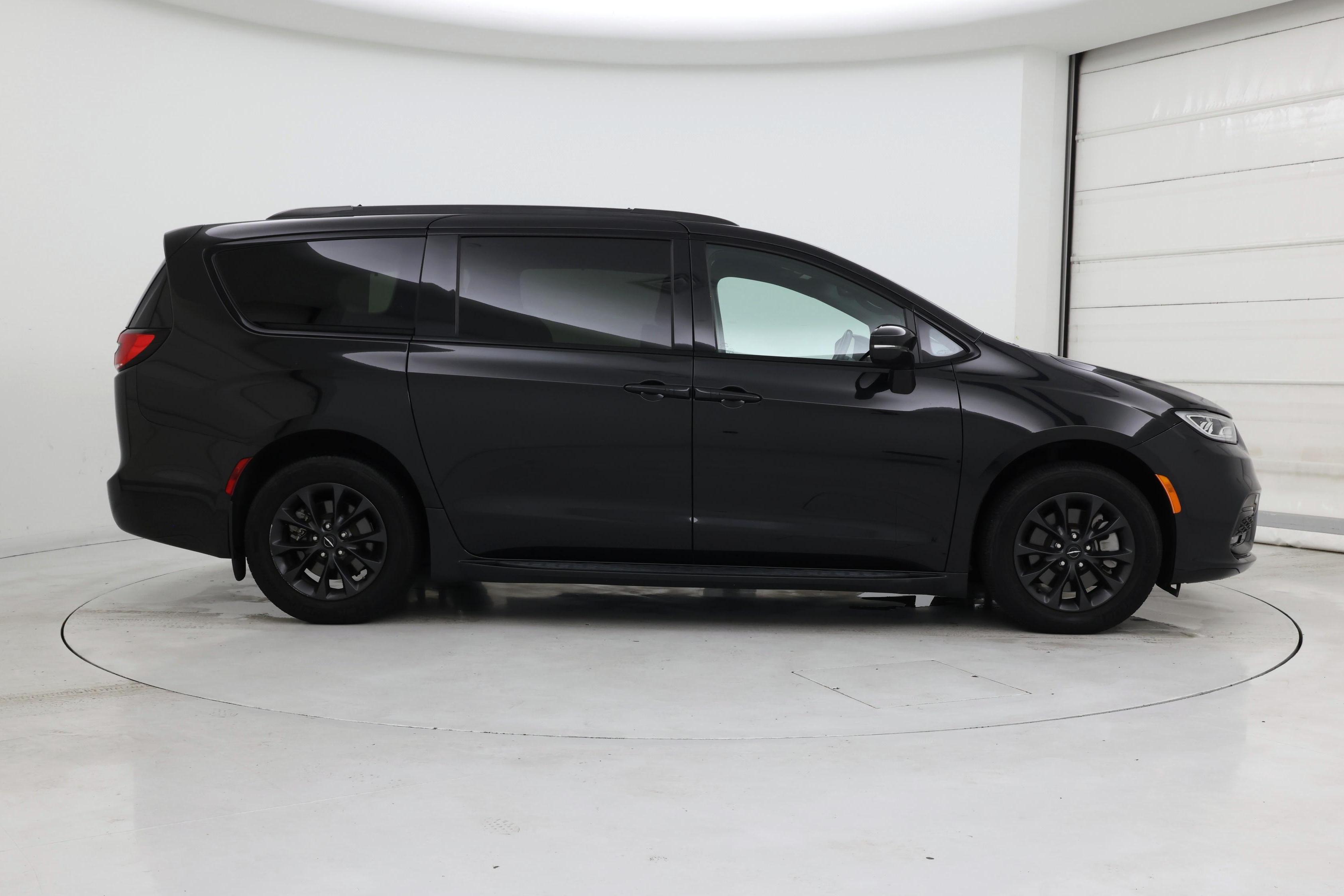 Thumbnail: 2021 Chrysler Pacifica - 7