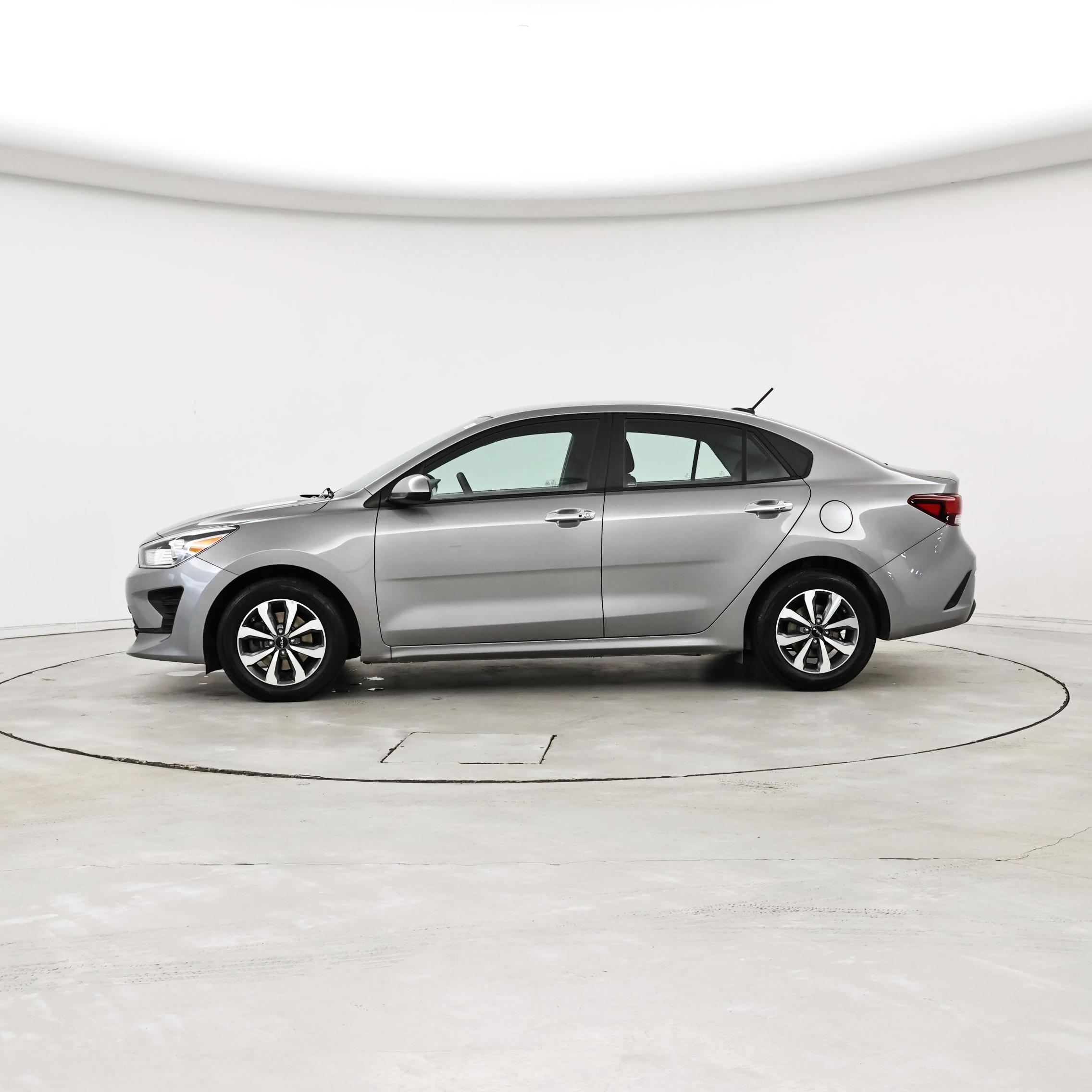 Thumbnail: 2022 Kia Rio - 3