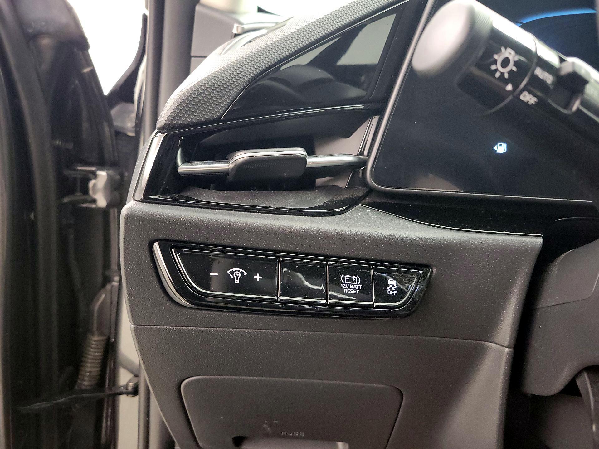 Thumbnail: 2023 Kia Niro - 11