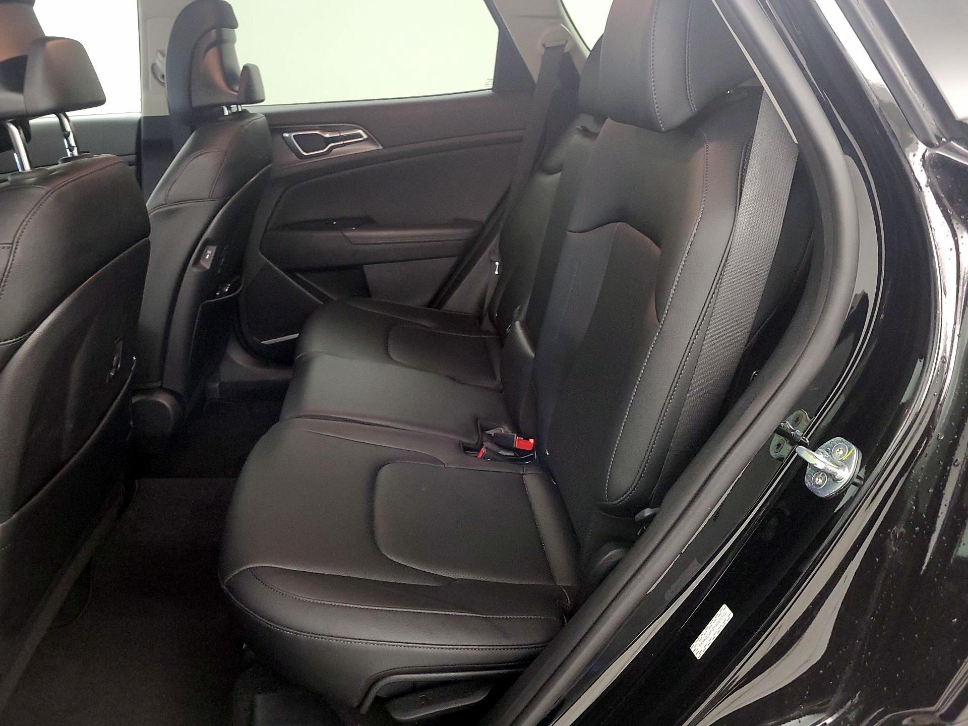 Thumbnail: 2023 Kia Sportage - 18