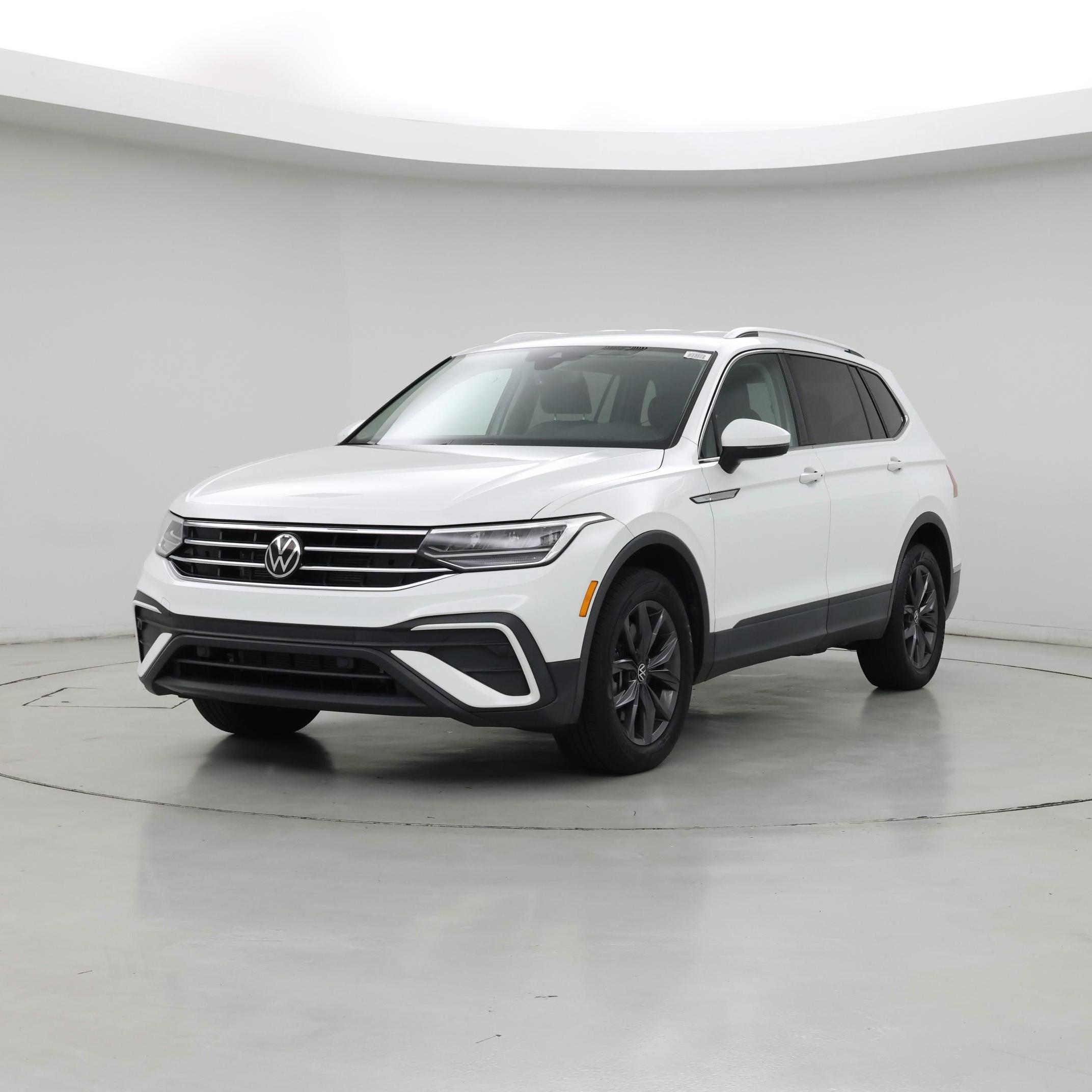 Thumbnail: 2022 Volkswagen Tiguan - 4