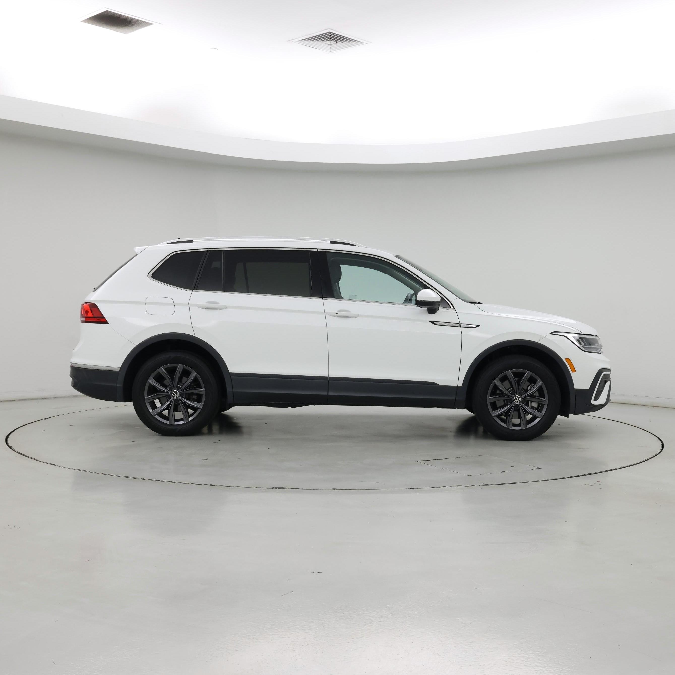 Thumbnail: 2022 Volkswagen Tiguan - 7