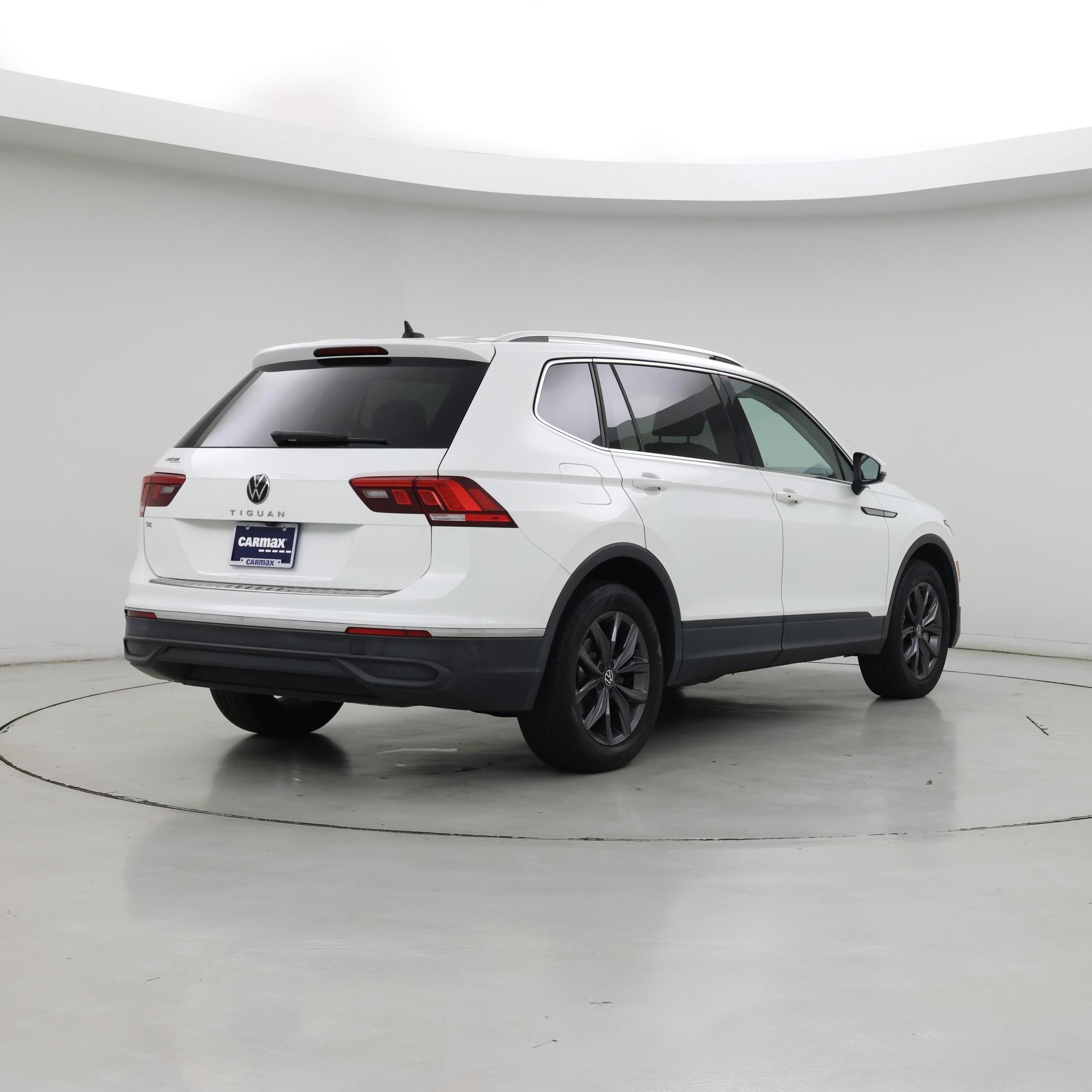 Thumbnail: 2022 Volkswagen Tiguan - 8