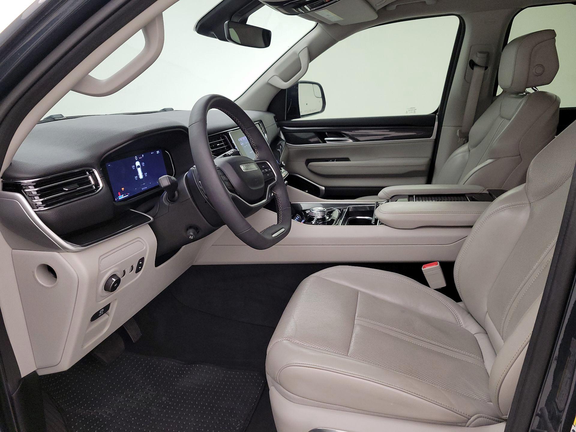 Thumbnail: 2022 Jeep Wagoneer - 11