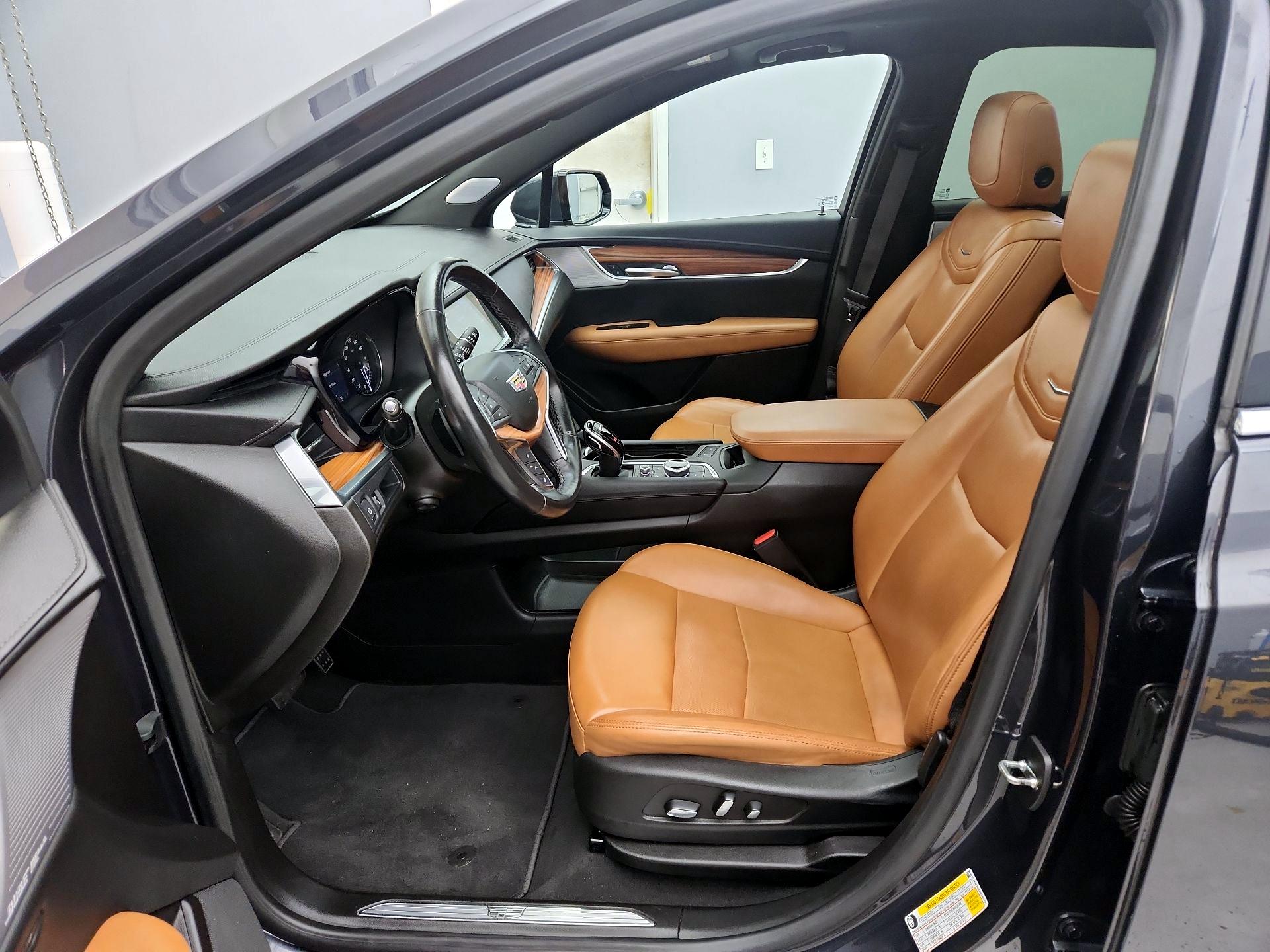 Thumbnail: 2023 Cadillac XT5 - 11