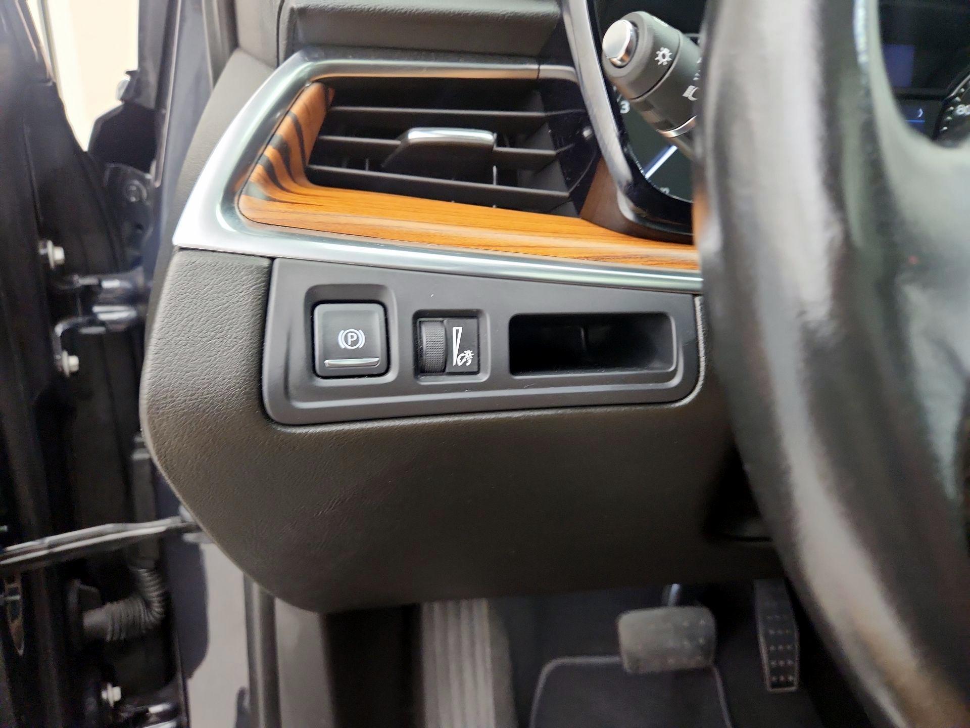 Thumbnail: 2023 Cadillac XT5 - 13