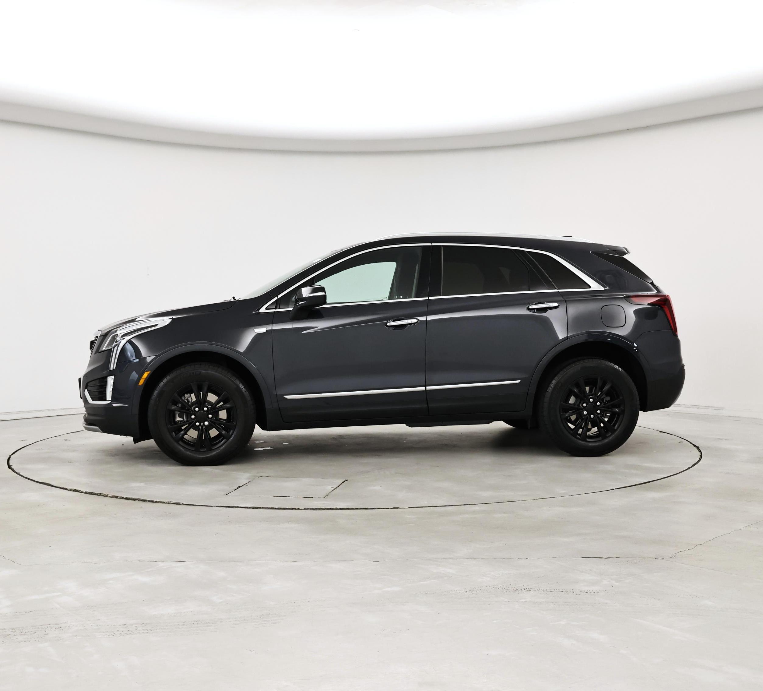 Thumbnail: 2023 Cadillac XT5 - 3