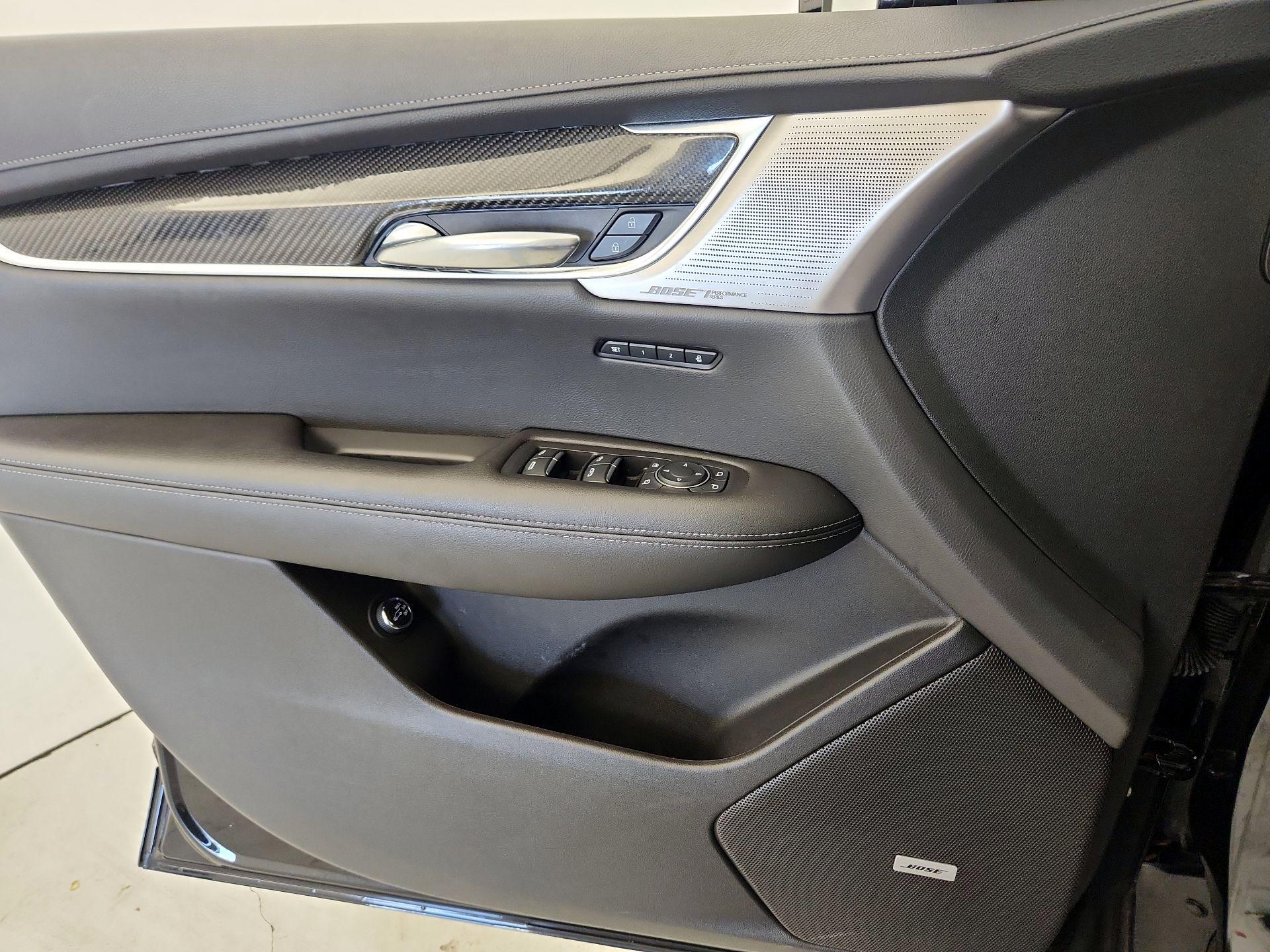 Thumbnail: 2021 Cadillac XT6 - 12
