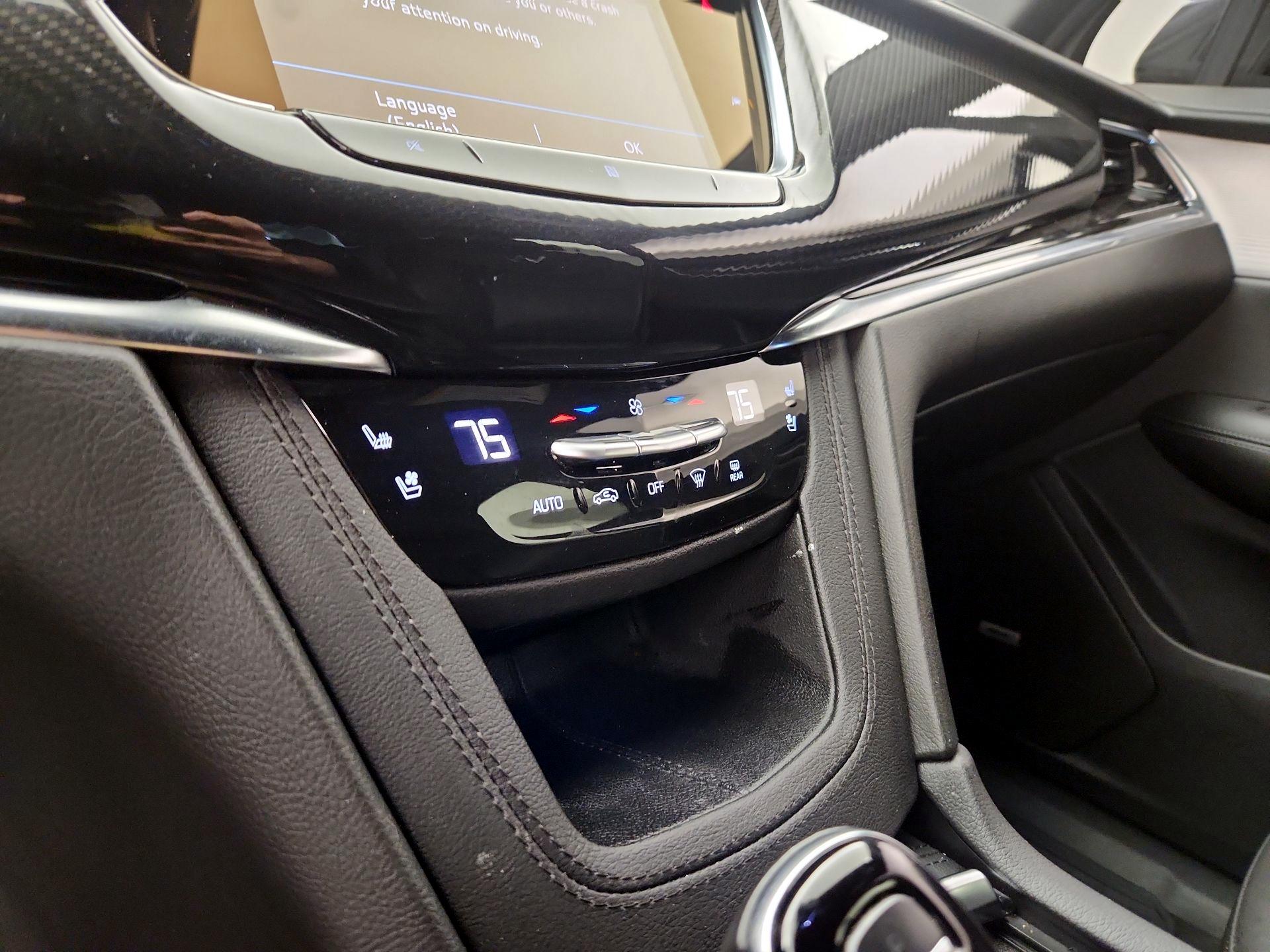 Thumbnail: 2021 Cadillac XT6 - 17