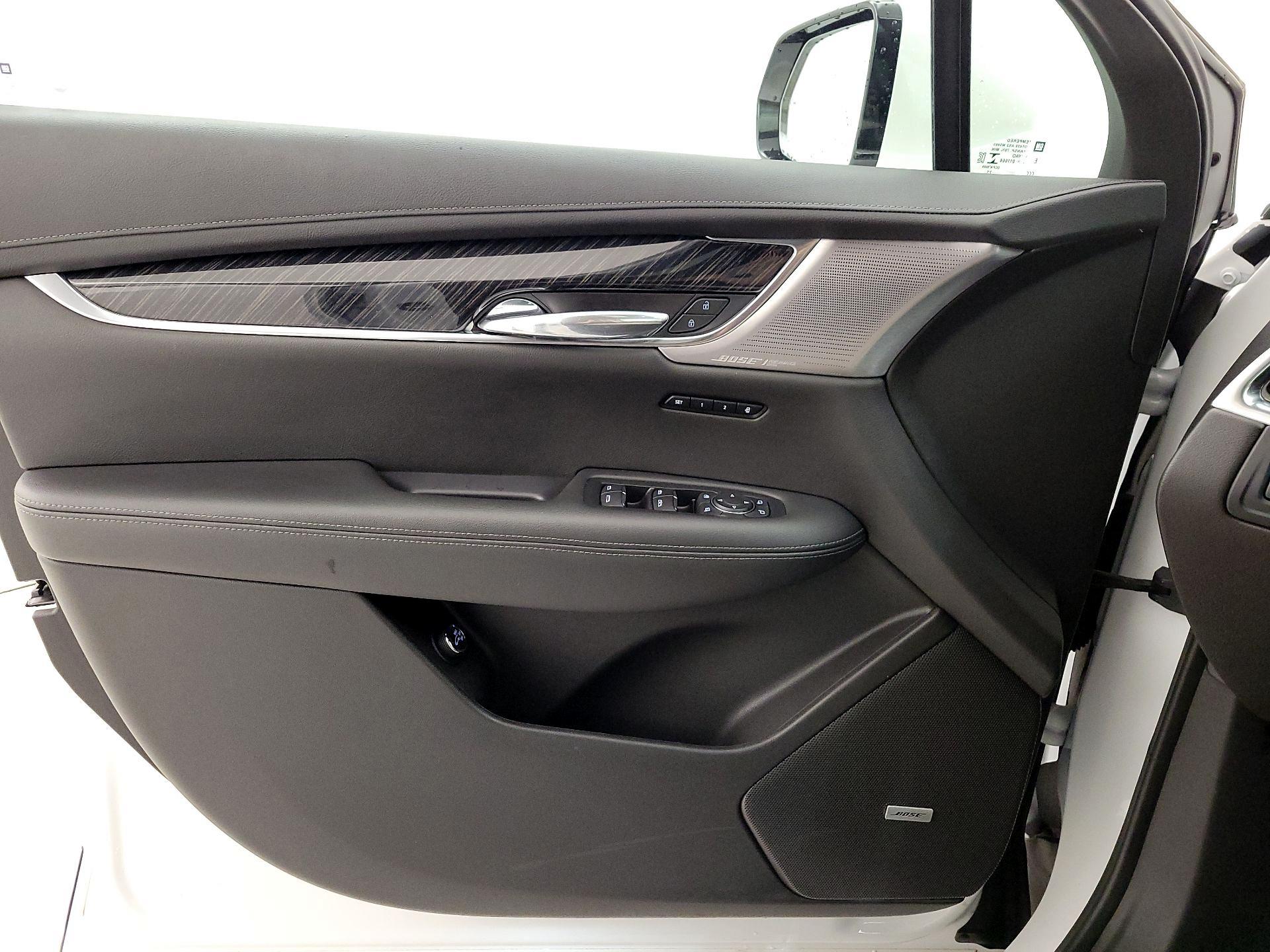 Thumbnail: 2022 Cadillac XT6 - 12