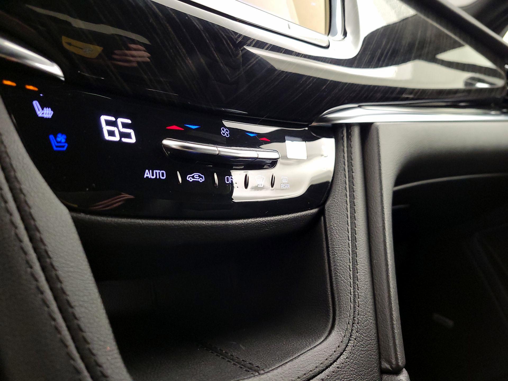 Thumbnail: 2022 Cadillac XT6 - 16