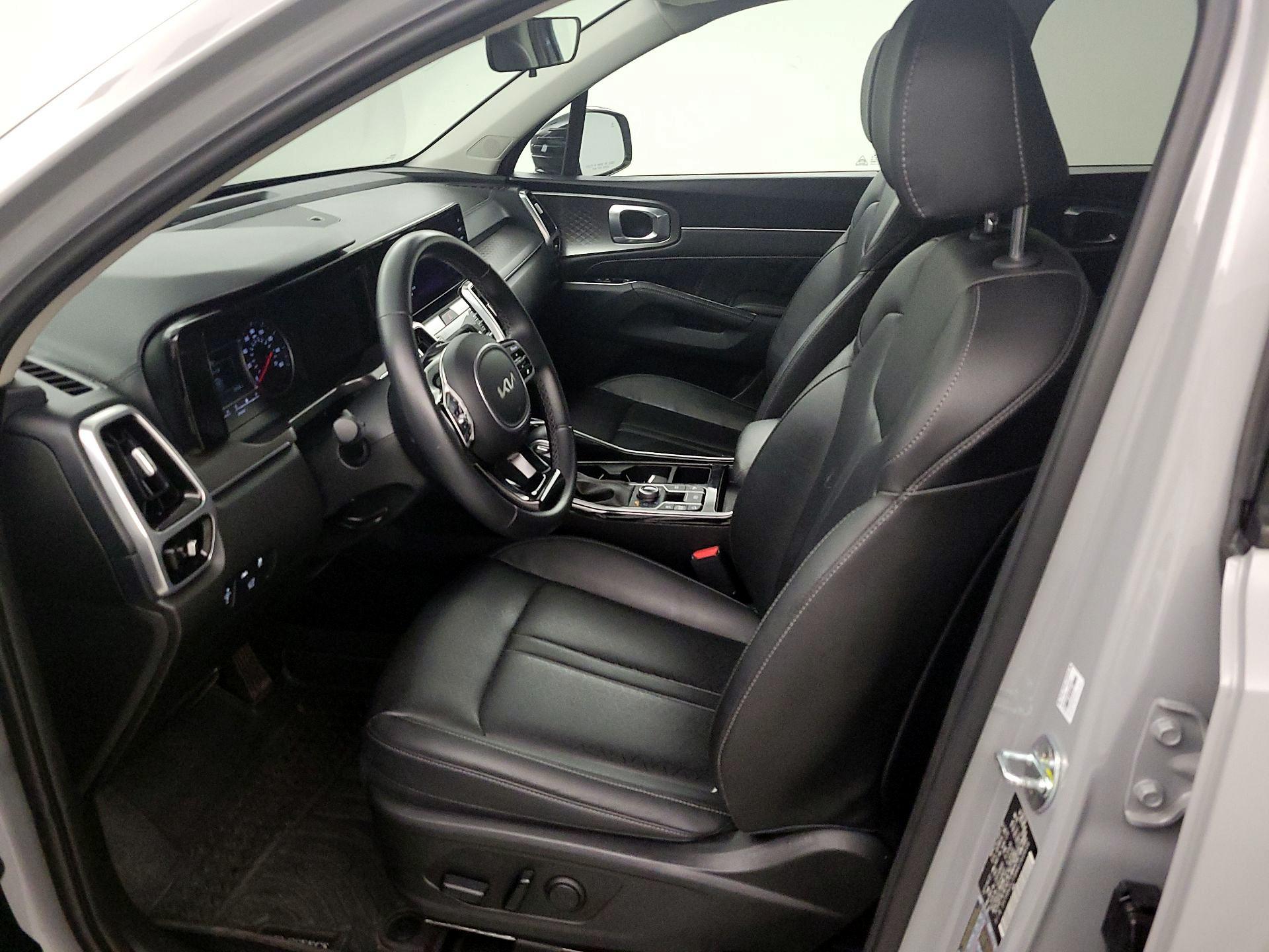 Thumbnail: 2022 Kia Sorento - 9