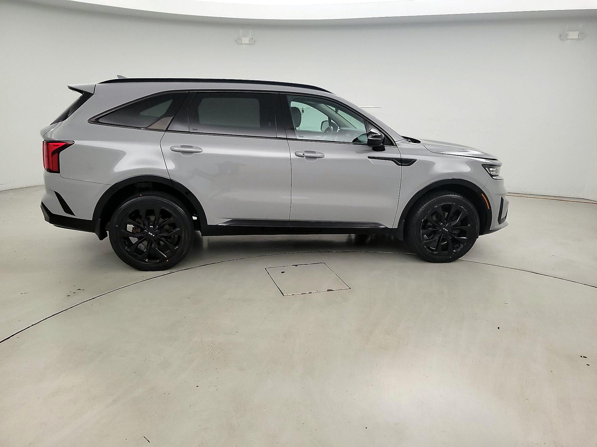 Thumbnail: 2022 Kia Sorento - 4