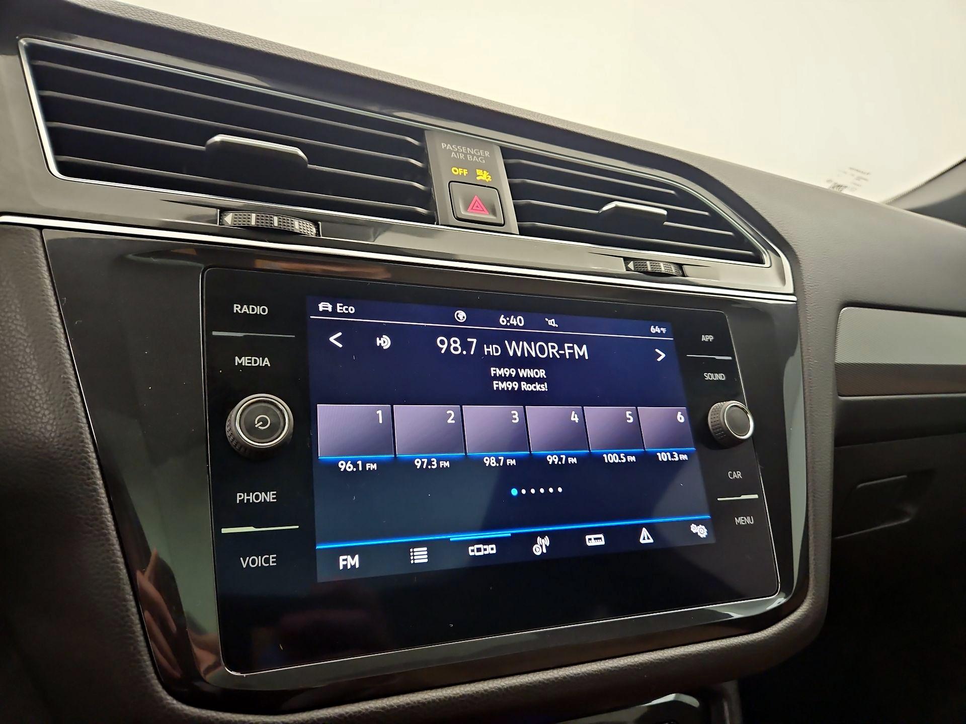 Thumbnail: 2022 Volkswagen Tiguan - 15