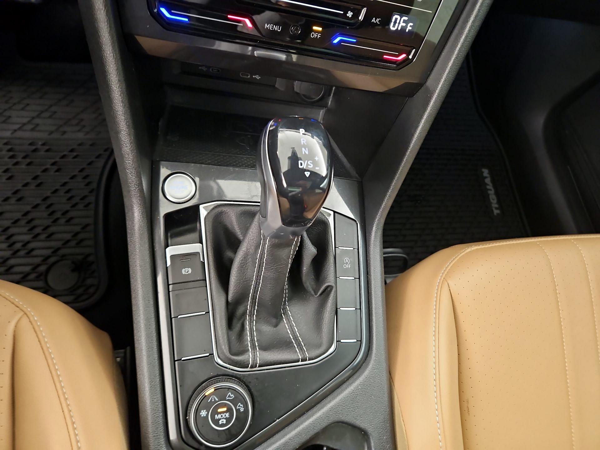 Thumbnail: 2022 Volkswagen Tiguan - 17