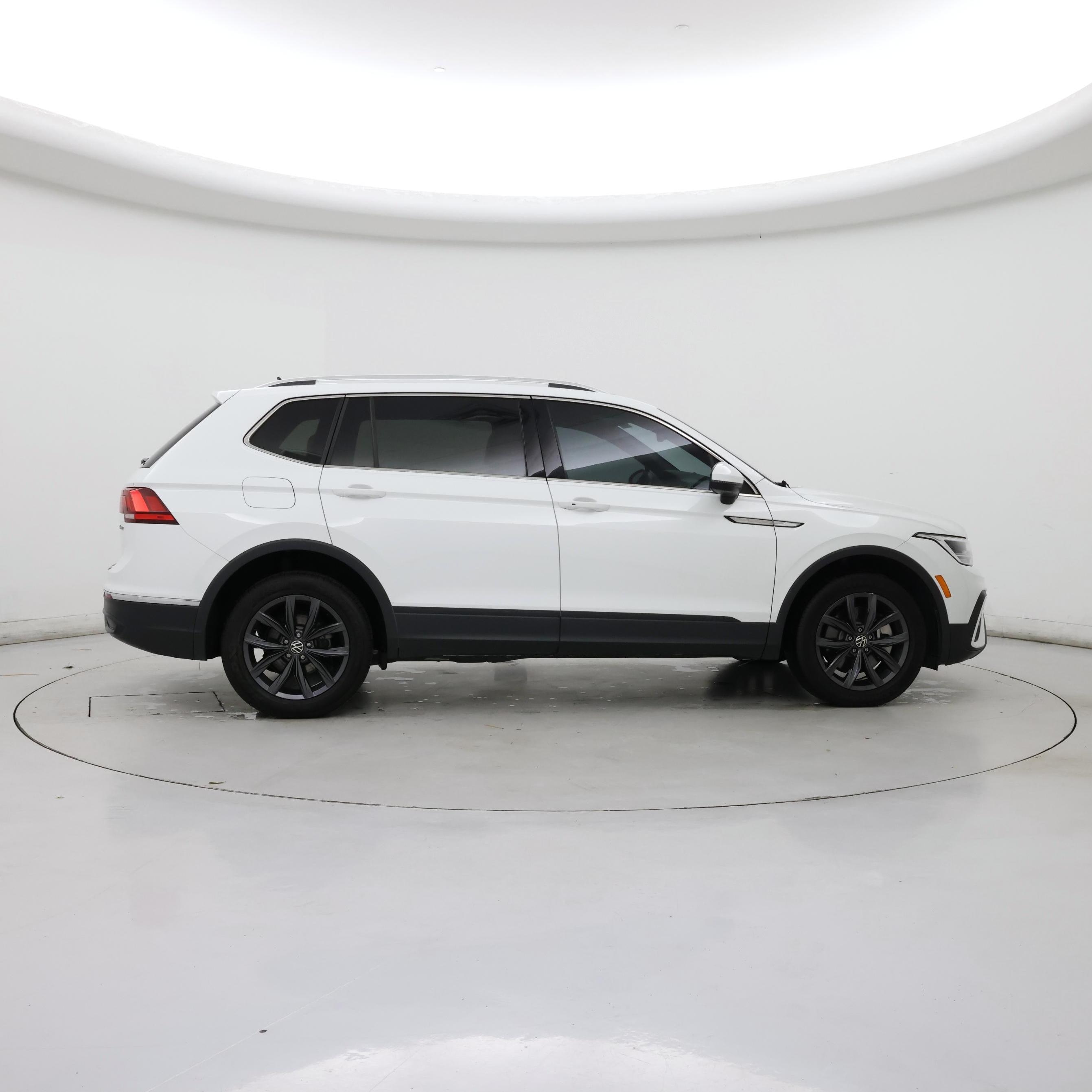 Thumbnail: 2022 Volkswagen Tiguan - 7