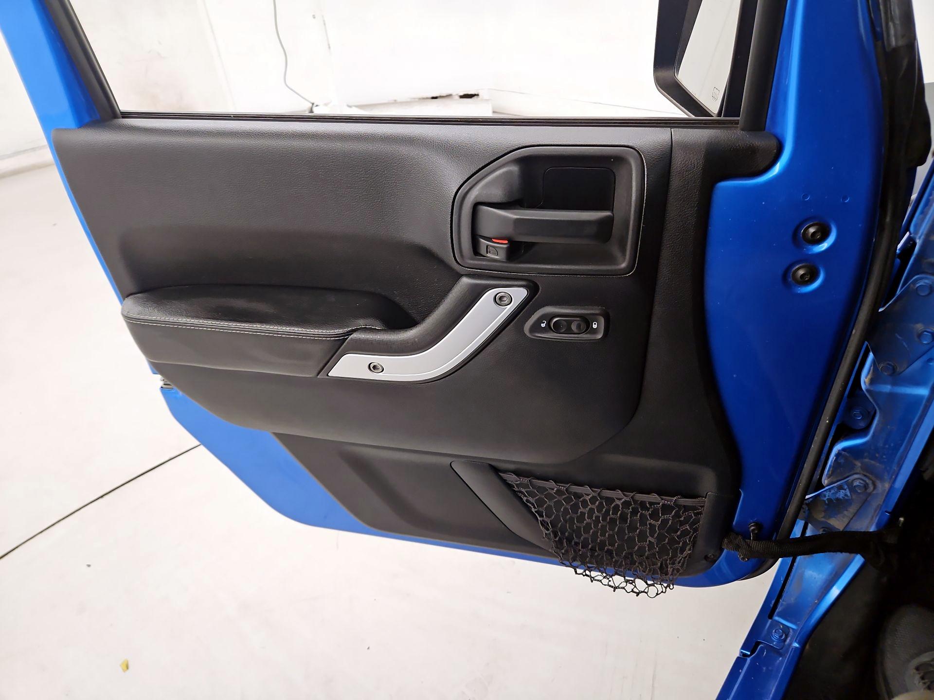 Thumbnail: 2015 Jeep Wrangler - 12